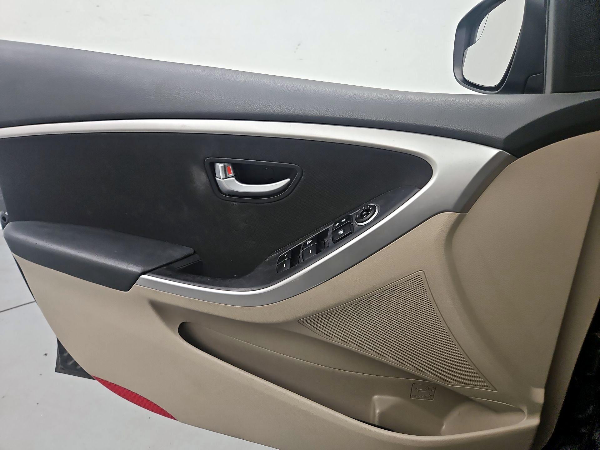 Thumbnail: 2016 Hyundai Elantra - 12