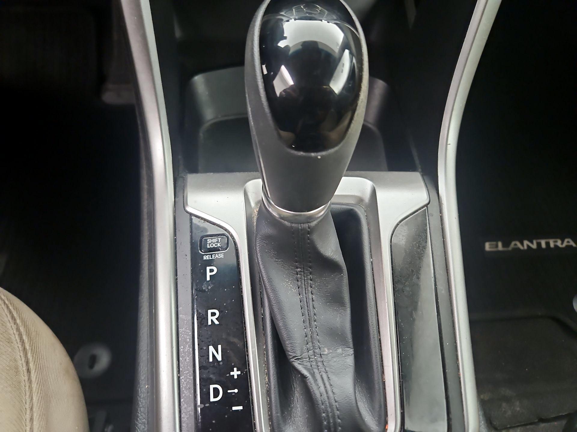 Thumbnail: 2016 Hyundai Elantra - 16