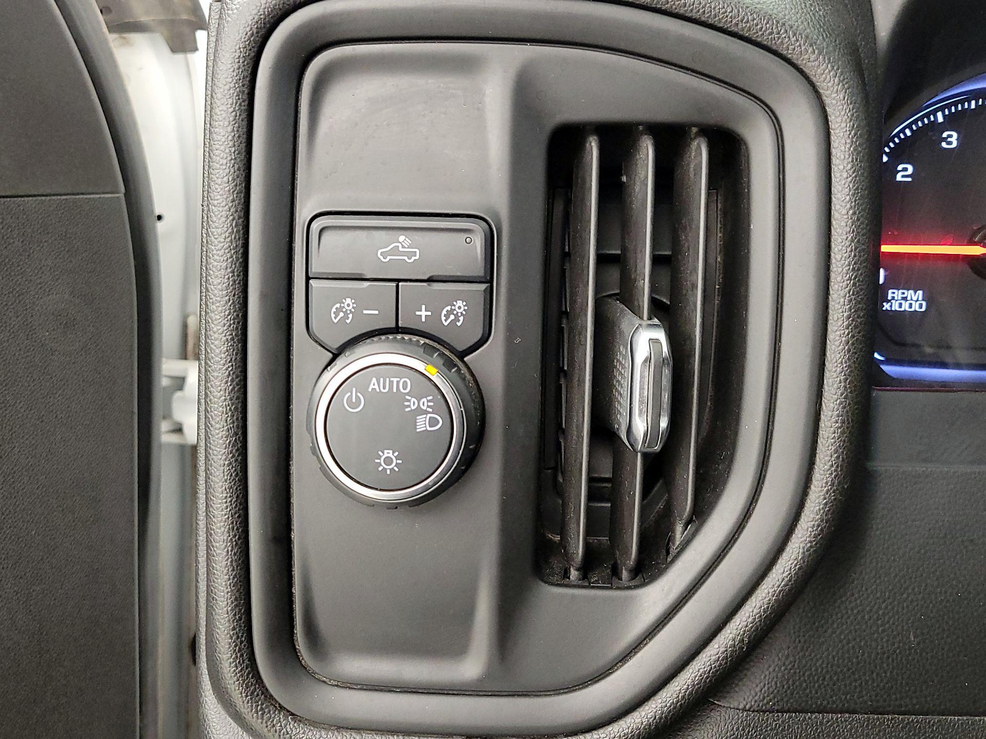 Thumbnail: 2020 Chevrolet Silverado 1500 - 13