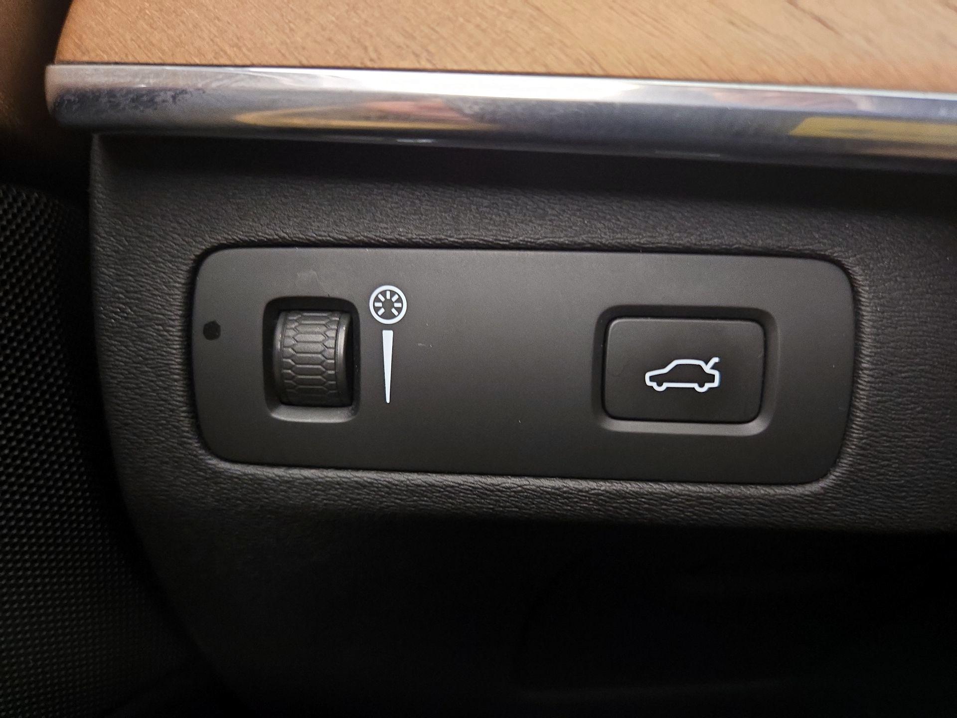 Thumbnail: 2016 Volvo XC90 - 13