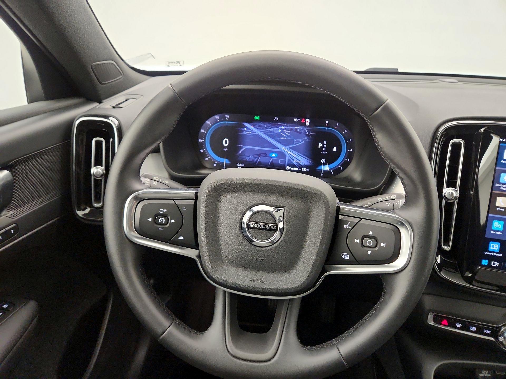 Thumbnail: 2025 Volvo XC40 - 10