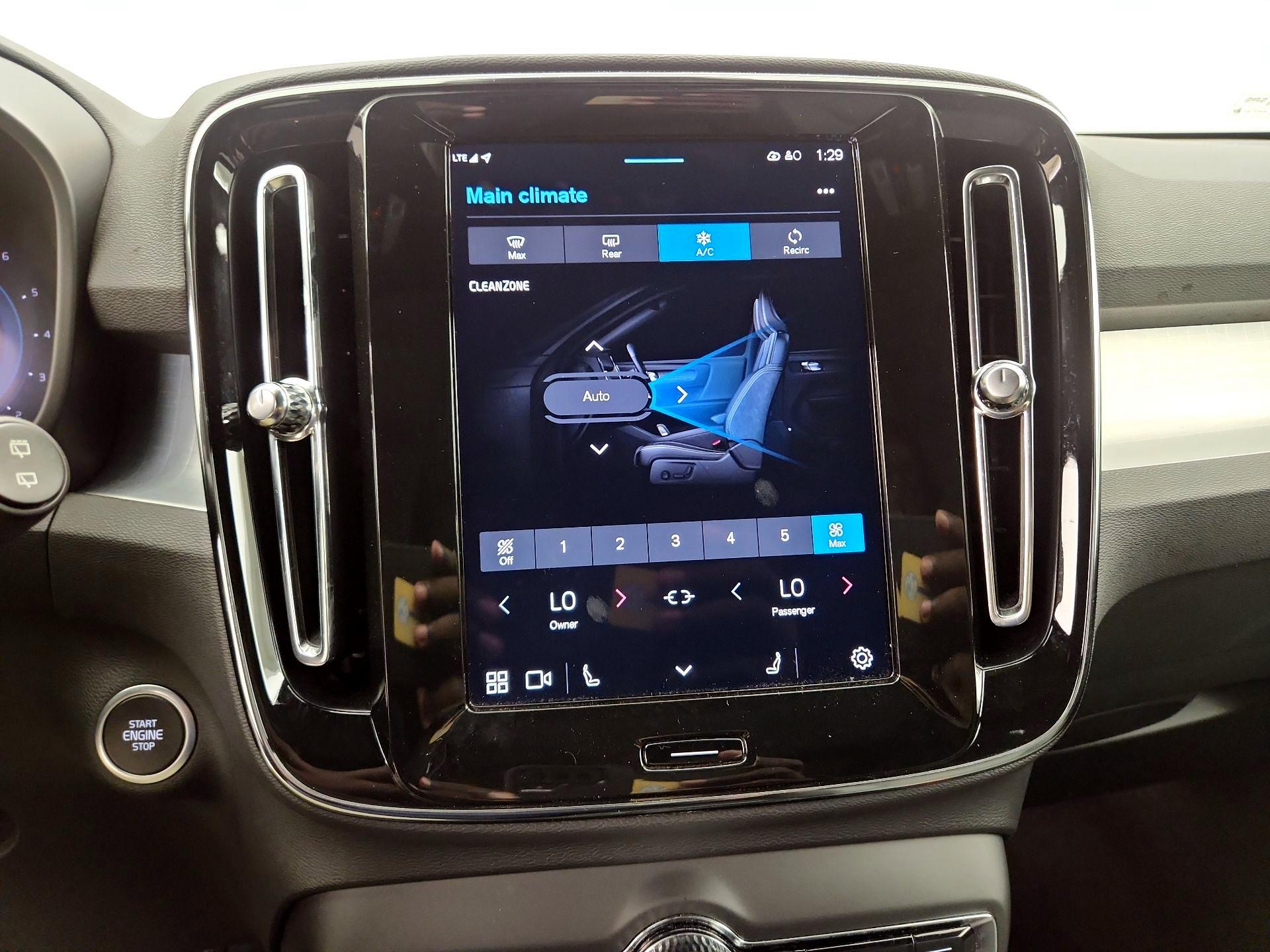 Thumbnail: 2025 Volvo XC40 - 16