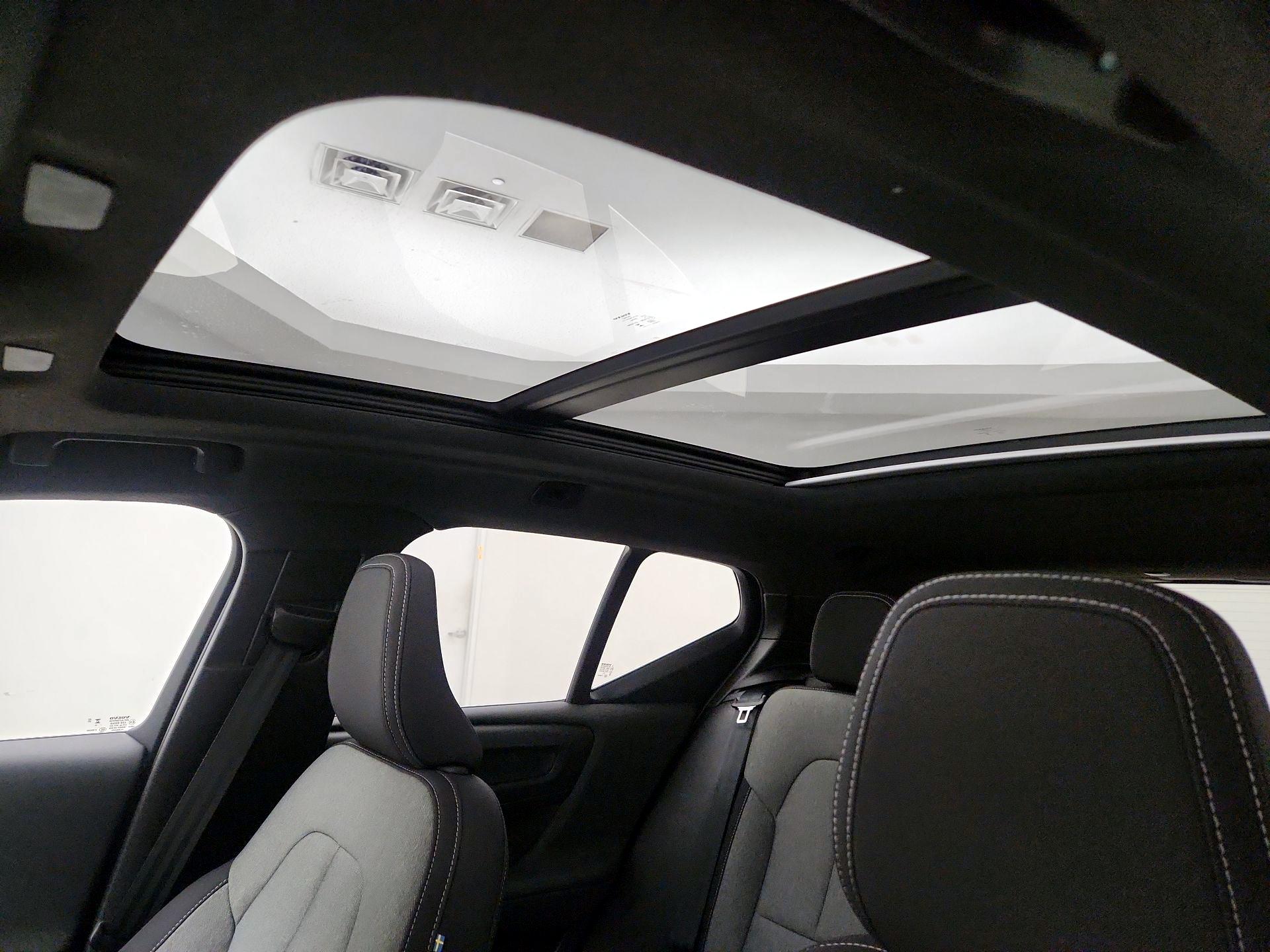 Thumbnail: 2025 Volvo XC40 - 19