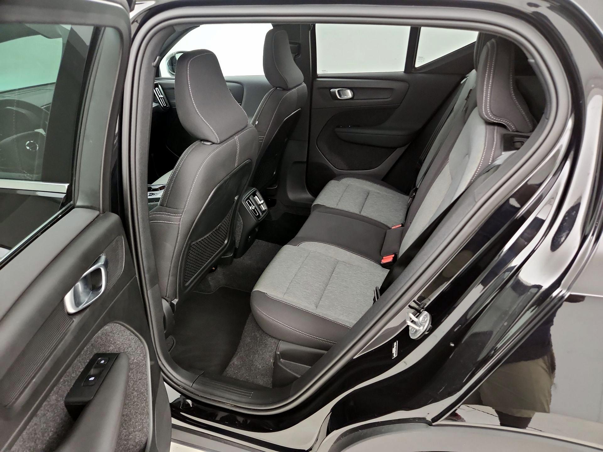 Thumbnail: 2025 Volvo XC40 - 20