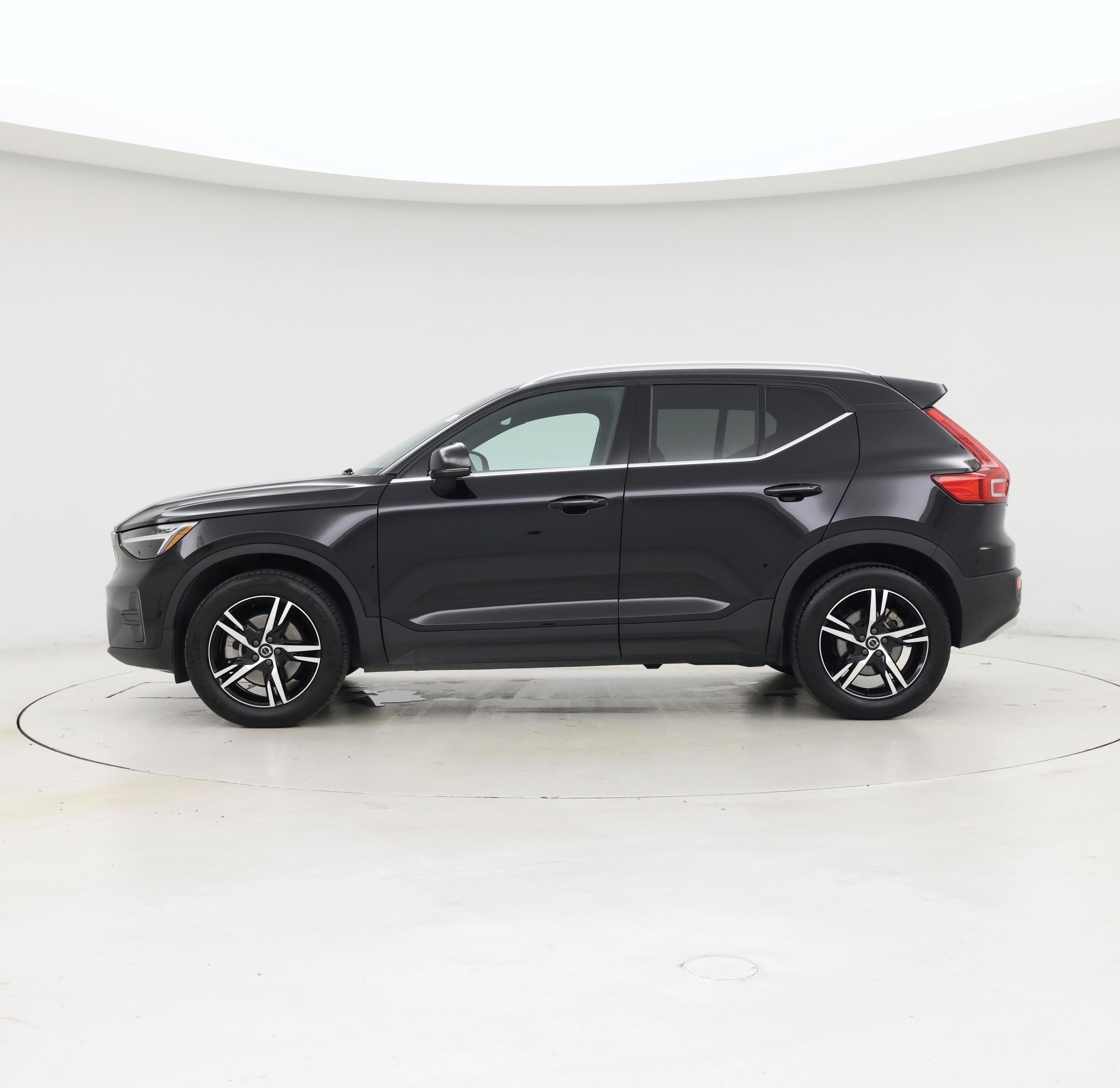Thumbnail: 2025 Volvo XC40 - 3