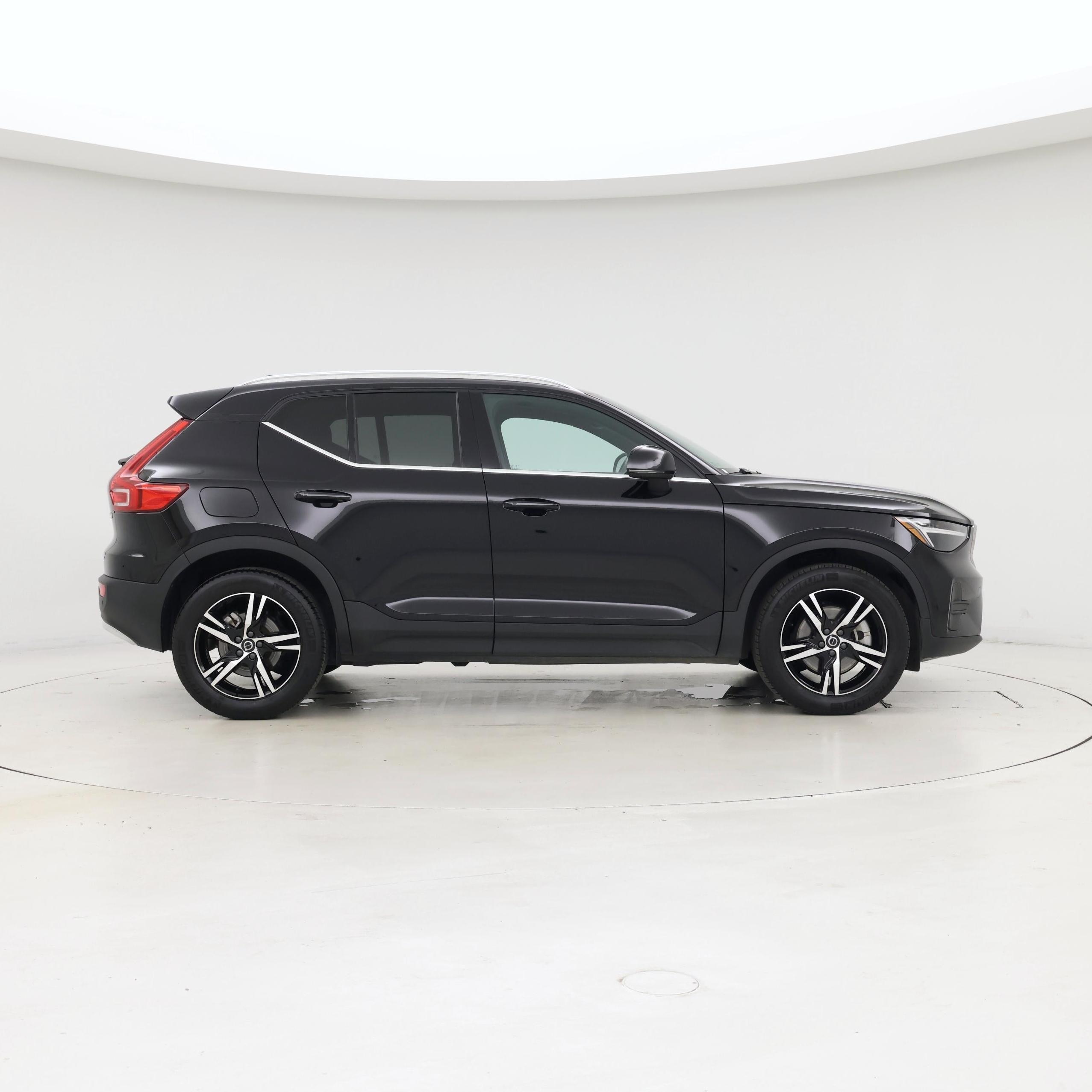 Thumbnail: 2025 Volvo XC40 - 7