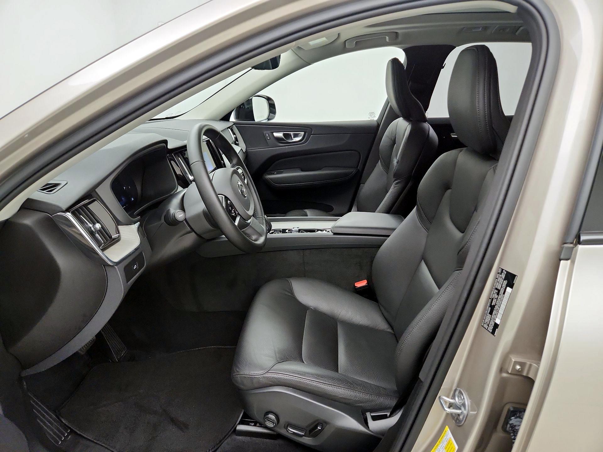 Thumbnail: 2025 Volvo XC60 - 11