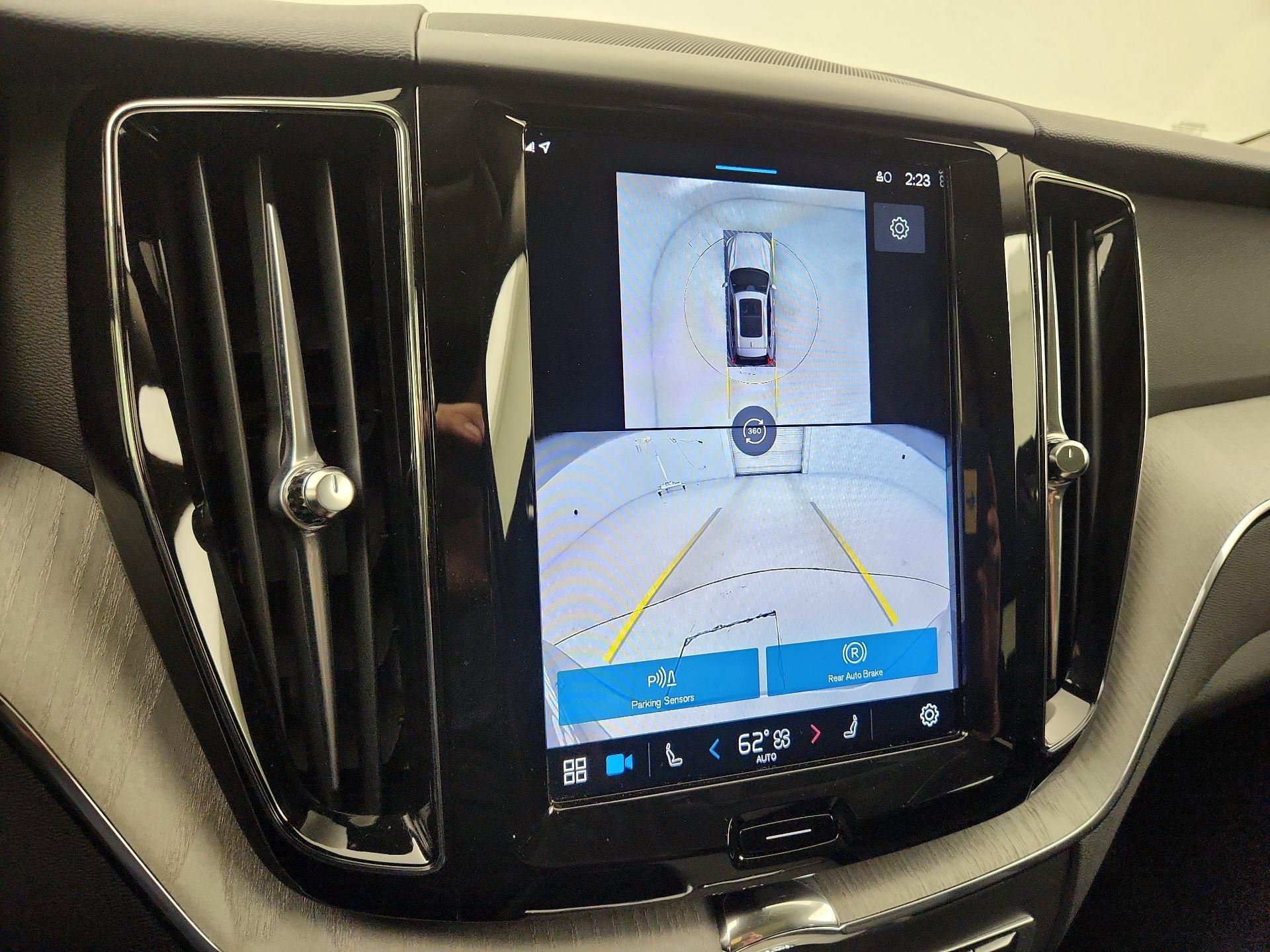 Thumbnail: 2025 Volvo XC60 - 13