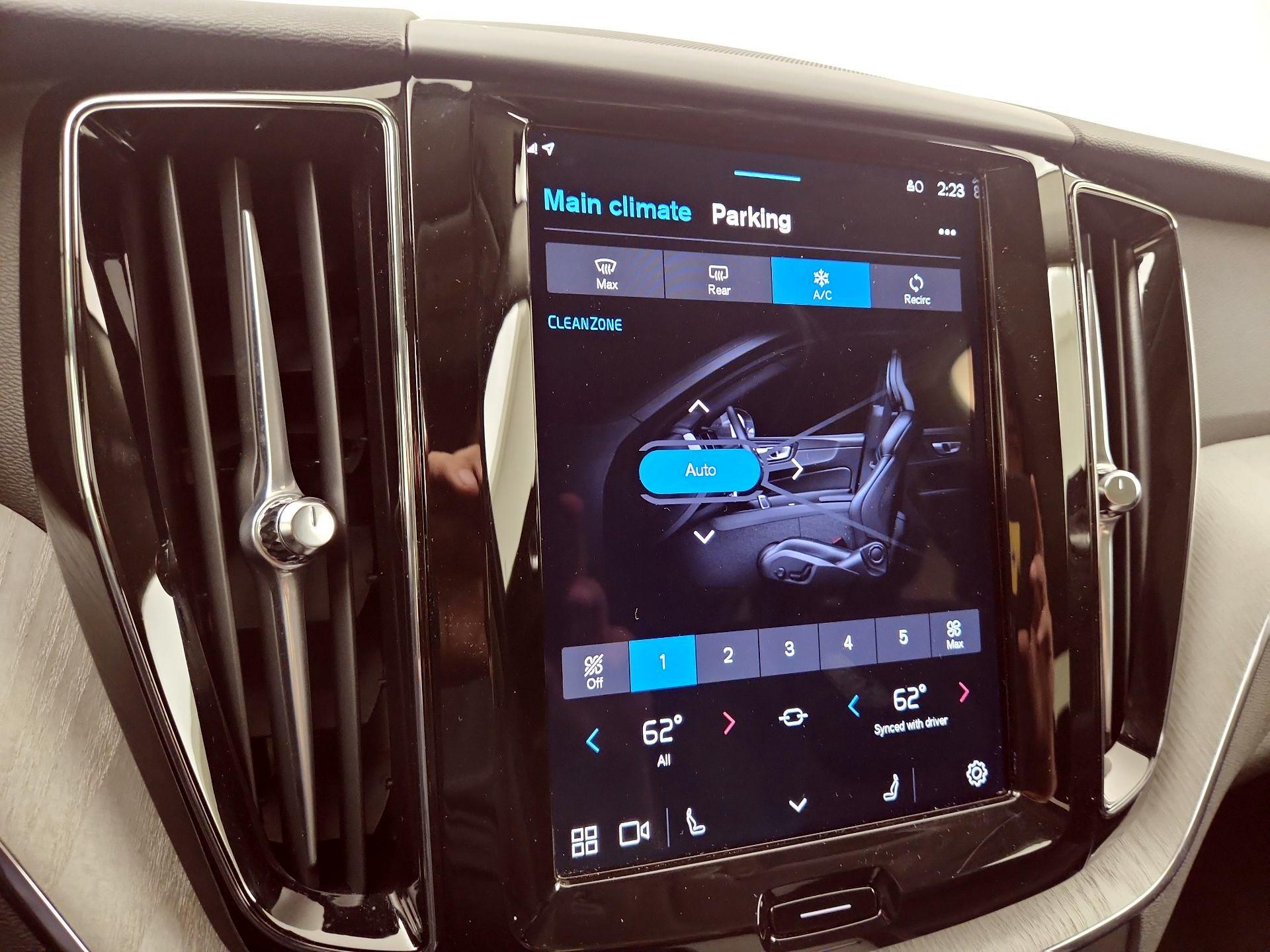Thumbnail: 2025 Volvo XC60 - 15