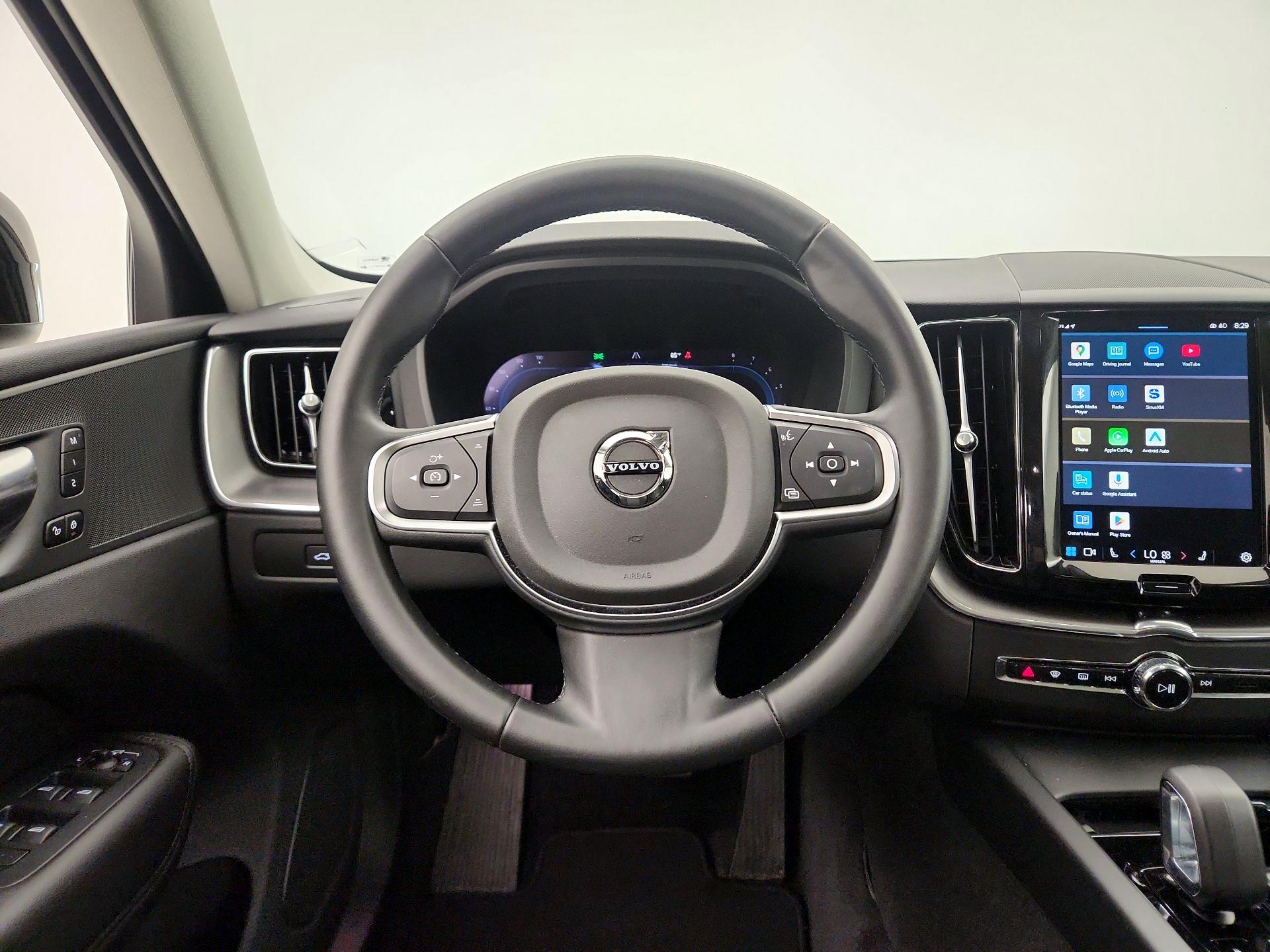 Thumbnail: 2025 Volvo XC60 - 10