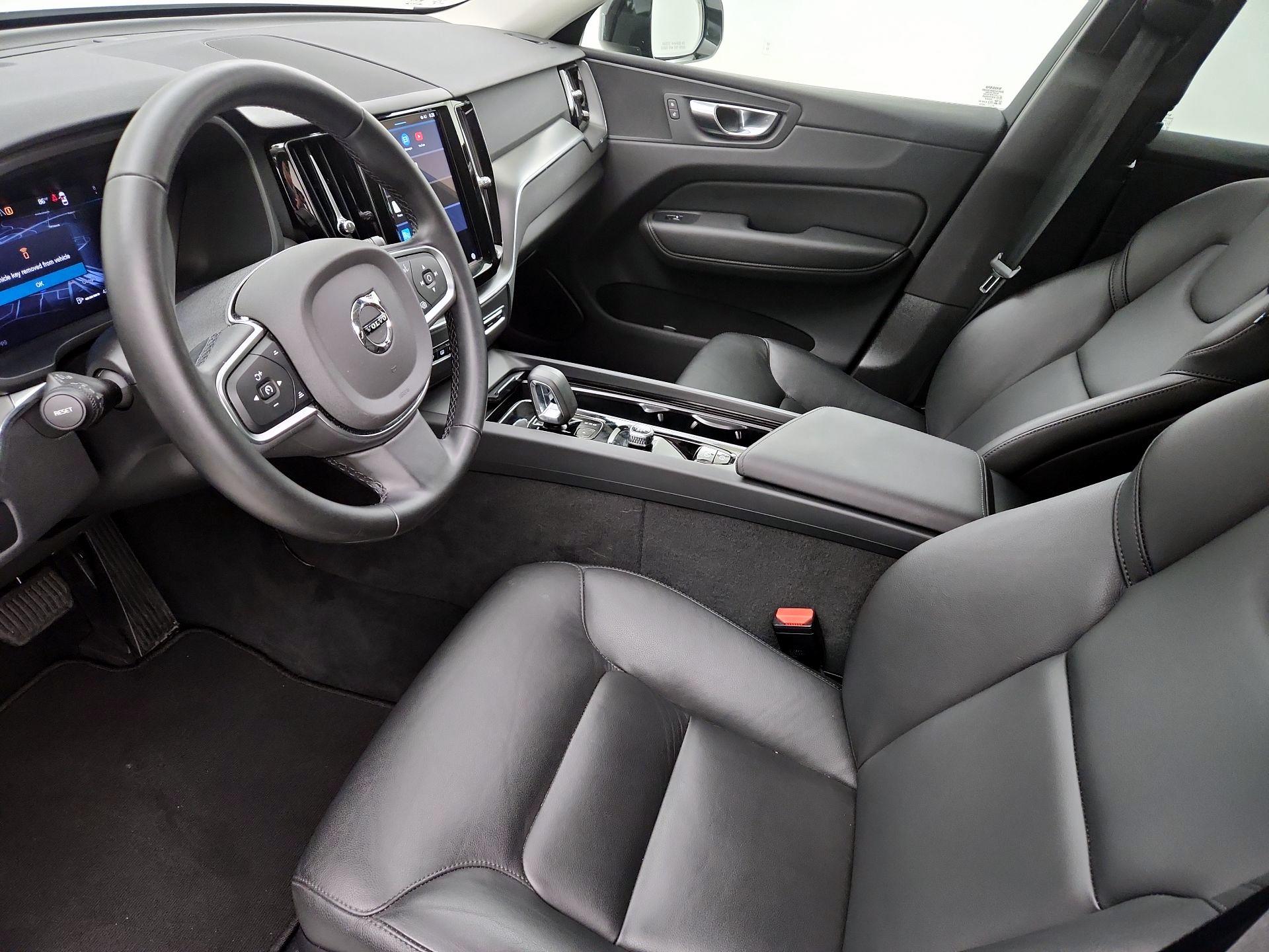 Thumbnail: 2025 Volvo XC60 - 11