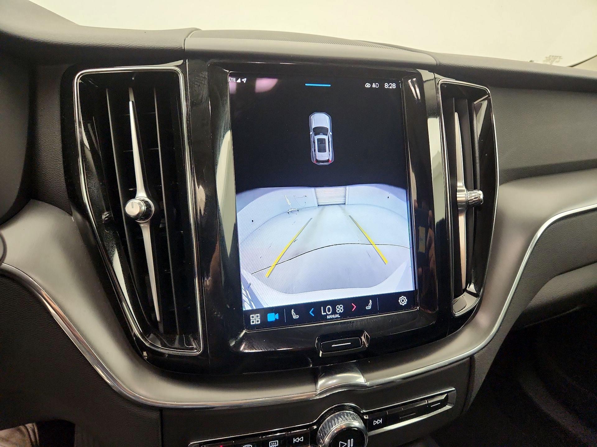 Thumbnail: 2025 Volvo XC60 - 14