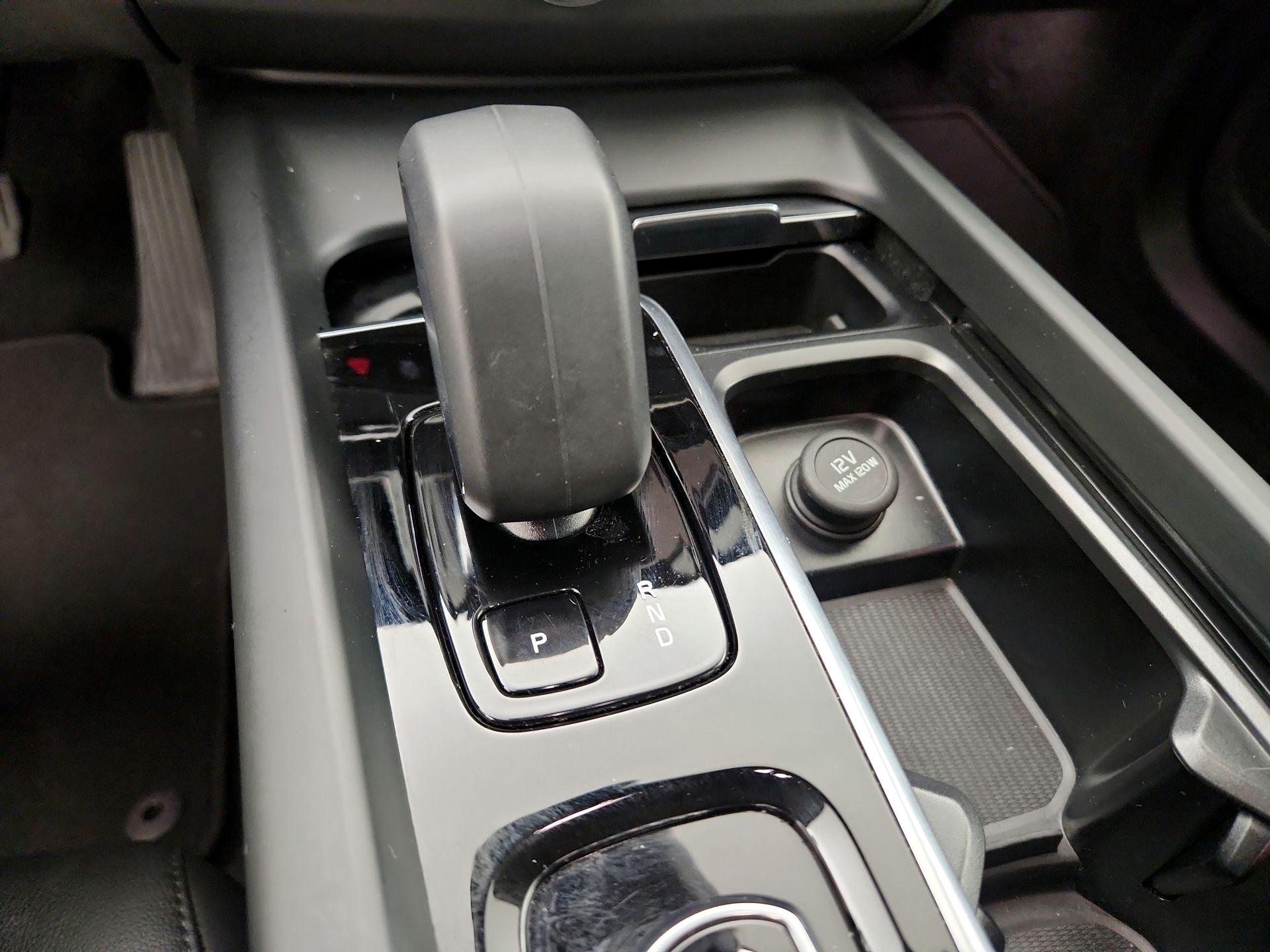 Thumbnail: 2025 Volvo XC60 - 17