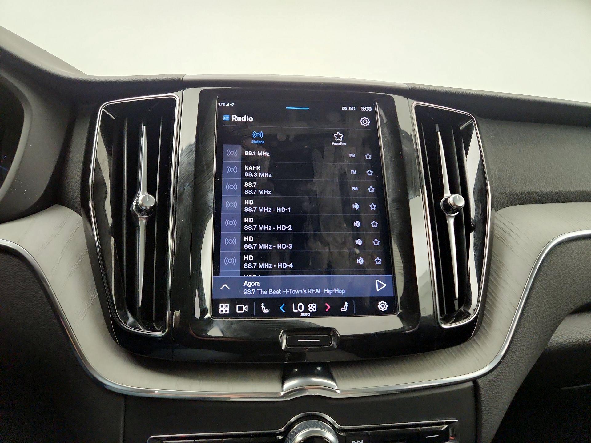 Thumbnail: 2025 Volvo XC60 - 13