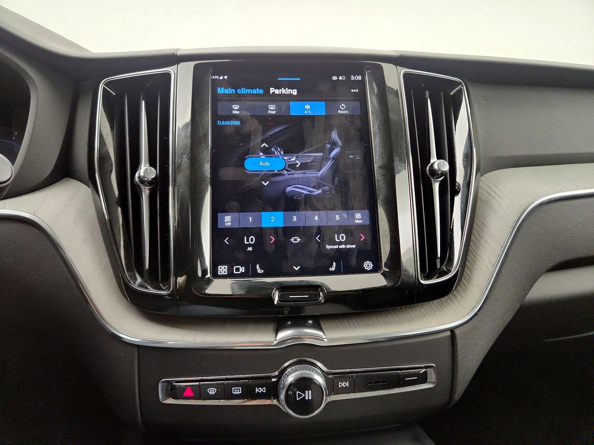 Thumbnail: 2025 Volvo XC60 - 14