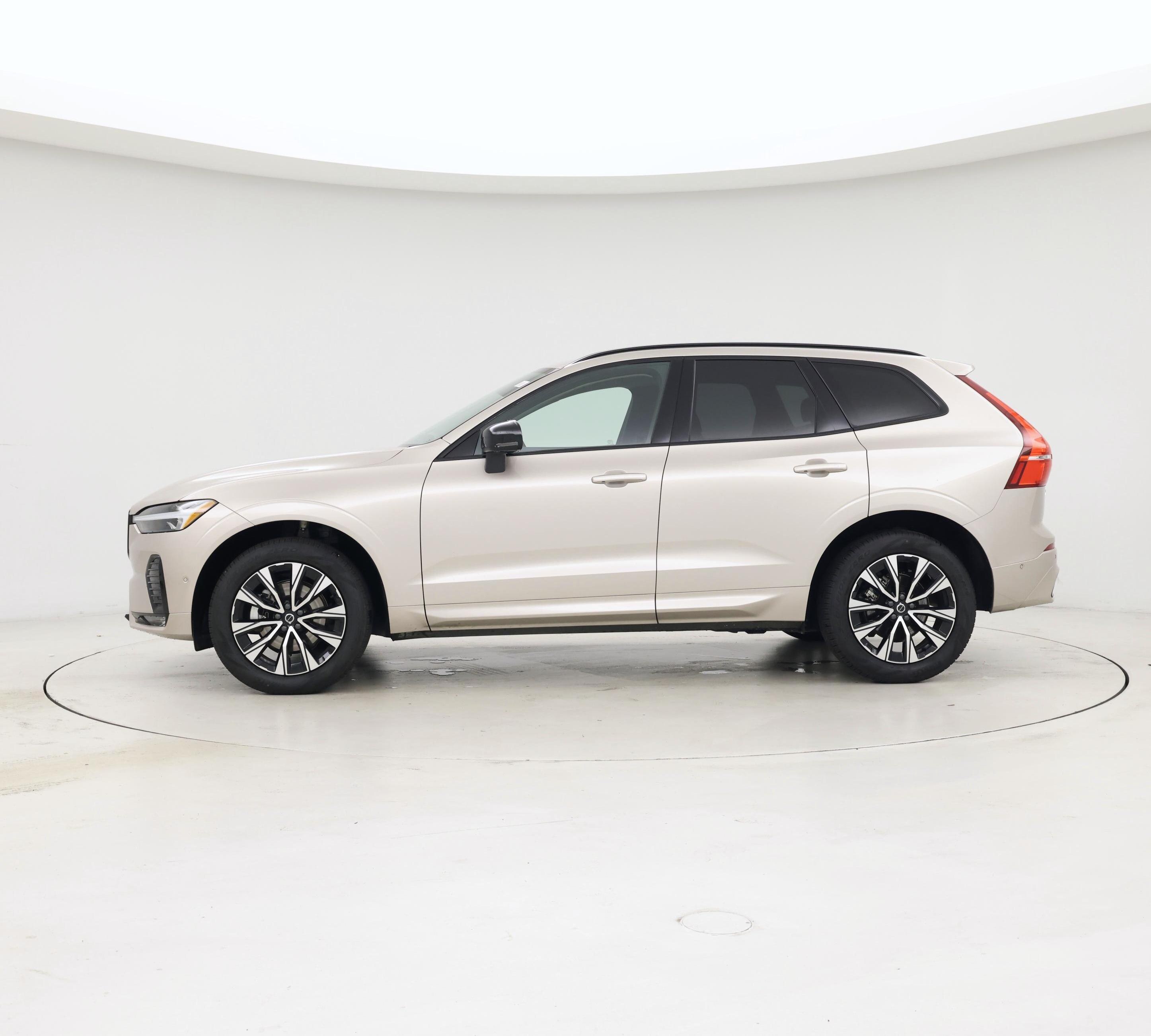 Thumbnail: 2025 Volvo XC60 - 3