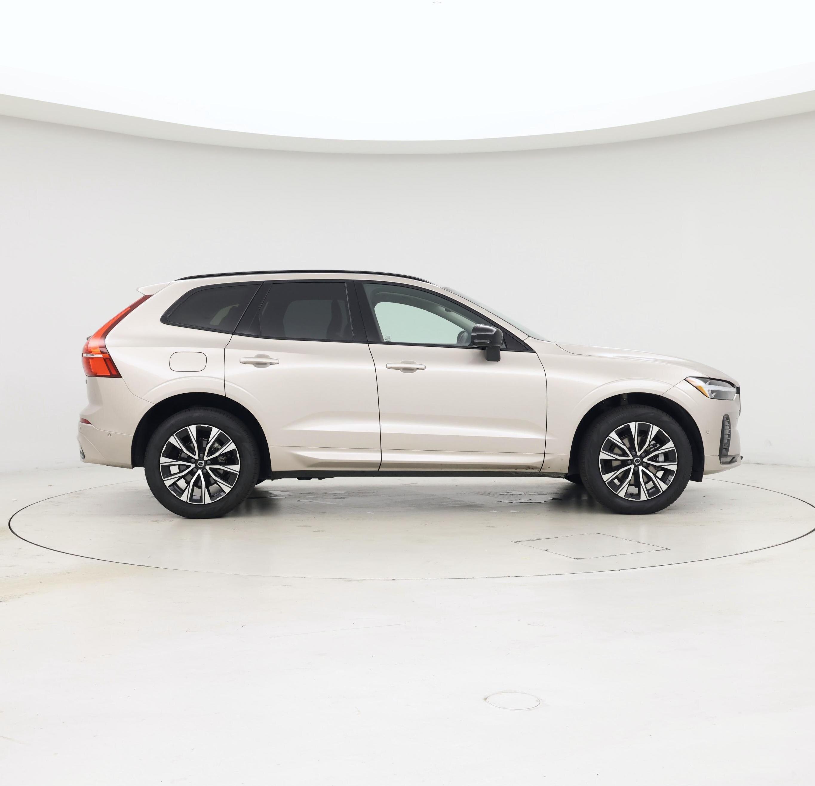 Thumbnail: 2025 Volvo XC60 - 7
