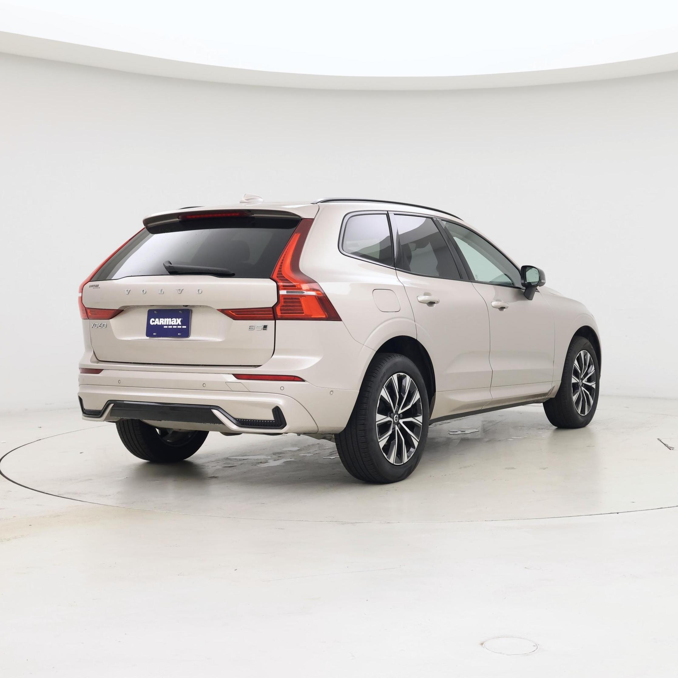 Thumbnail: 2025 Volvo XC60 - 8