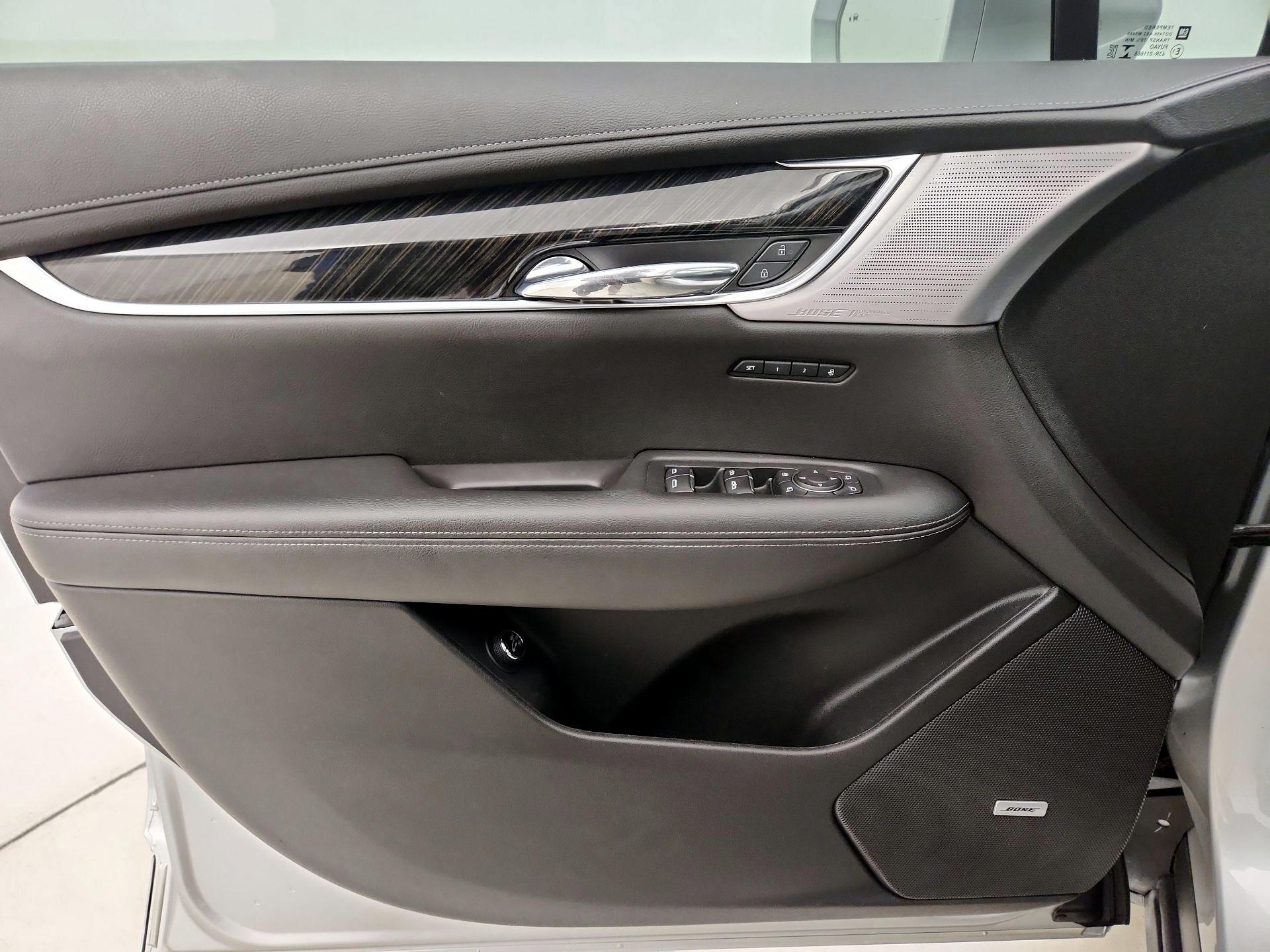 Thumbnail: 2020 Cadillac XT6 - 12