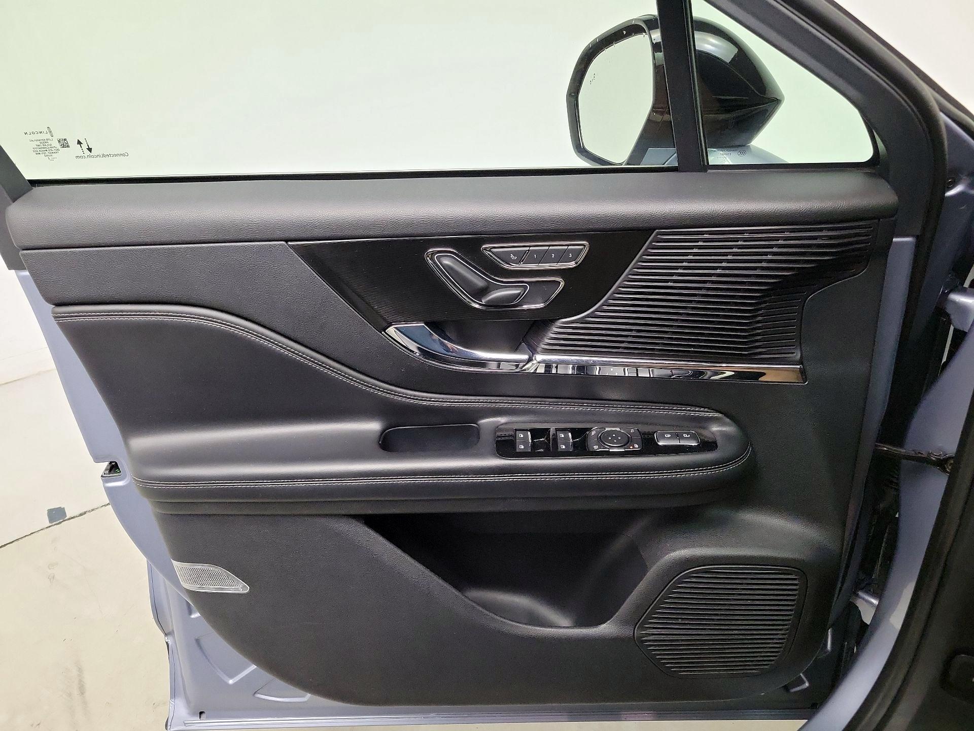 Thumbnail: 2022 Lincoln Corsair - 12