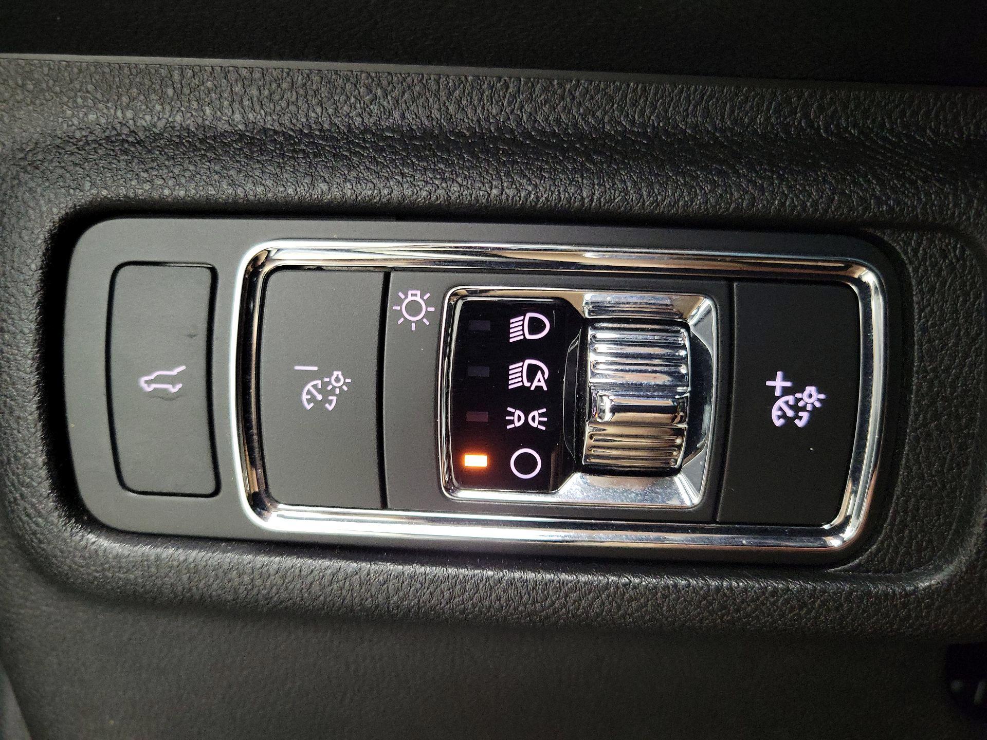 Thumbnail: 2022 Lincoln Corsair - 13