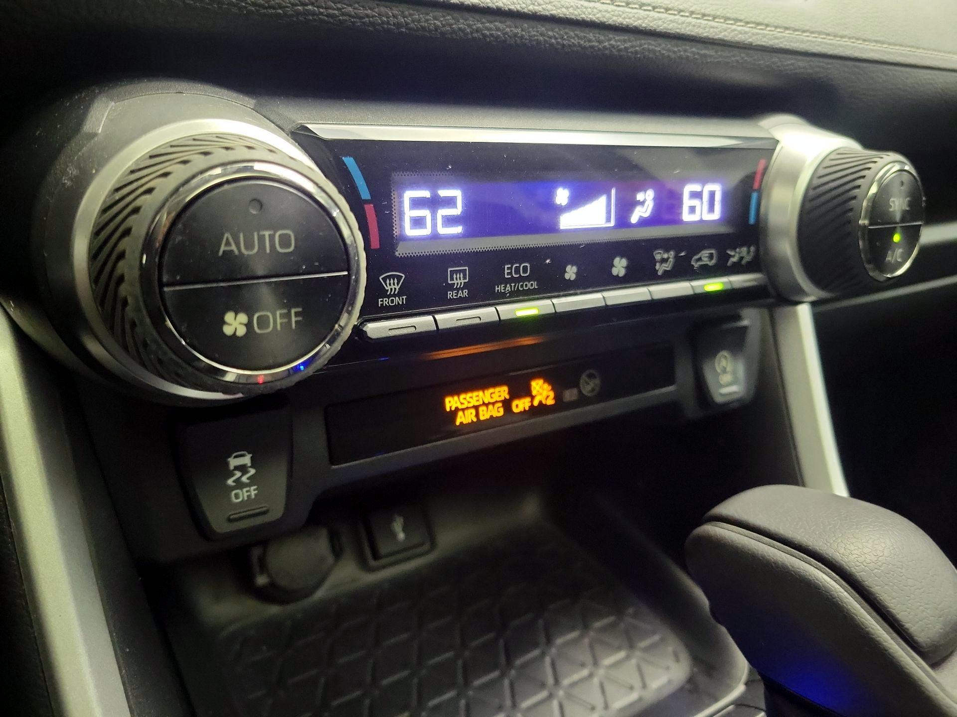 Thumbnail: 2020 Toyota RAV4 - 16