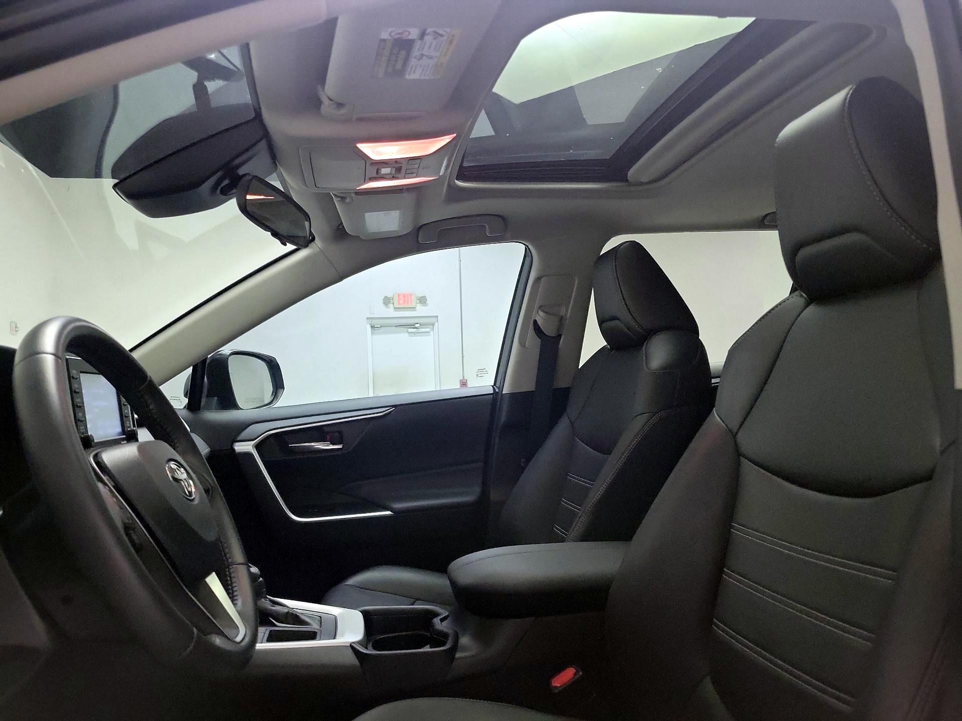 Thumbnail: 2020 Toyota RAV4 - 19