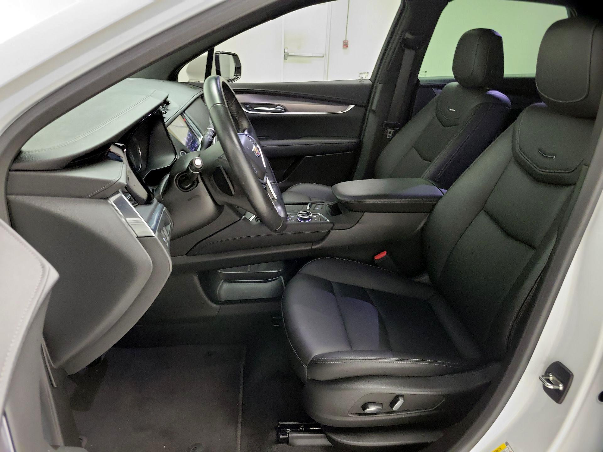 Thumbnail: 2023 Cadillac XT5 - 11