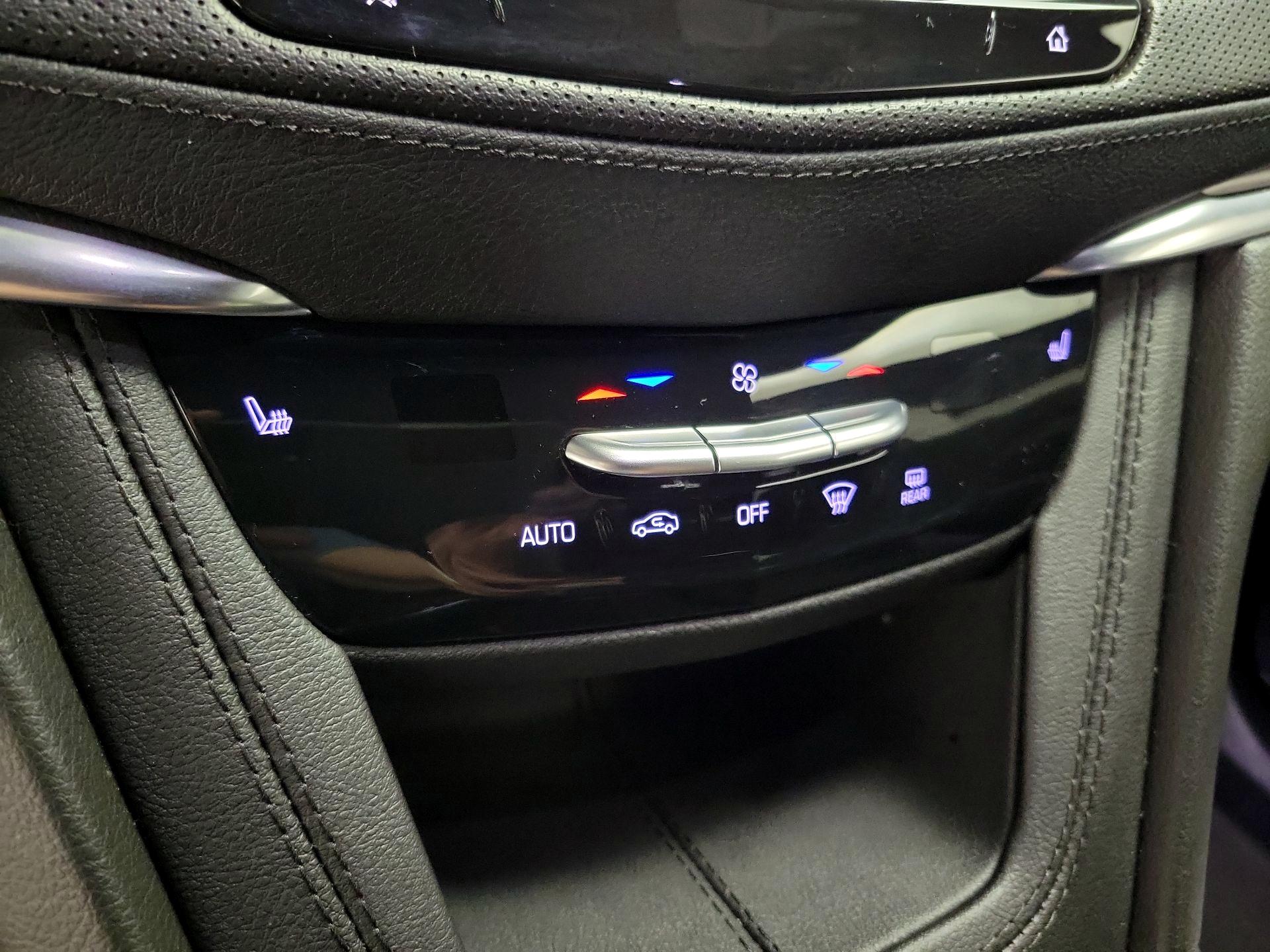 Thumbnail: 2023 Cadillac XT5 - 17