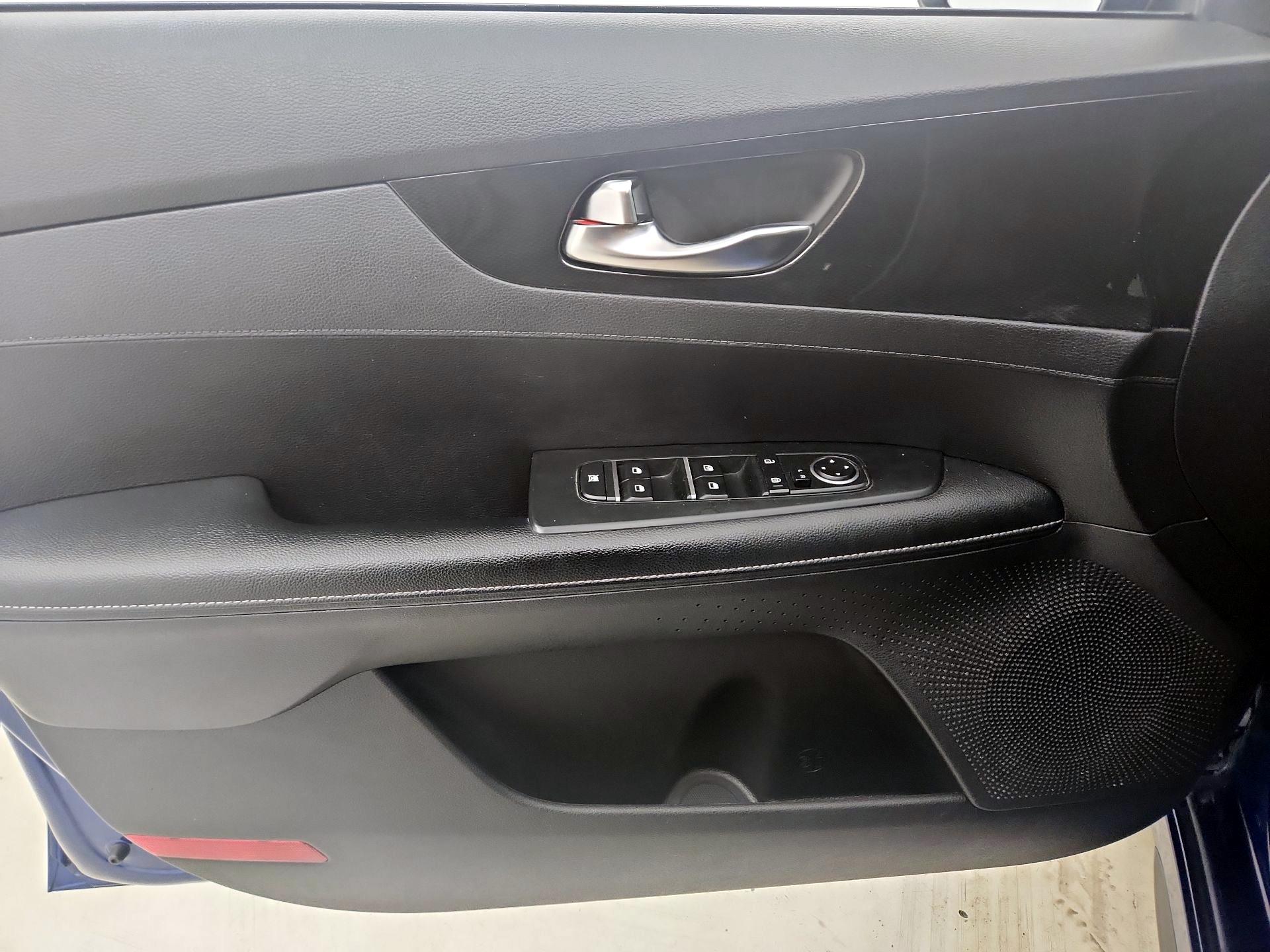 Thumbnail: 2021 Kia Forte - 12