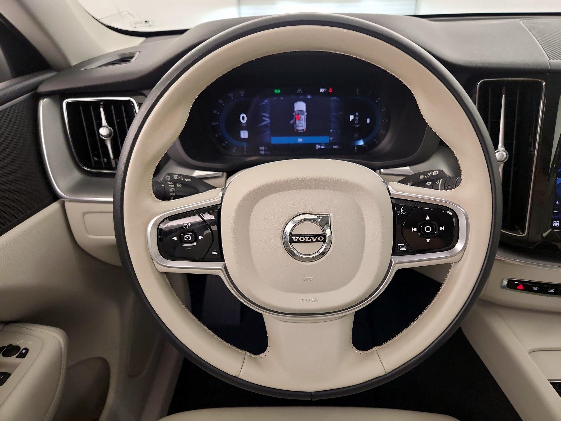 Thumbnail: 2023 Volvo XC60 - 10
