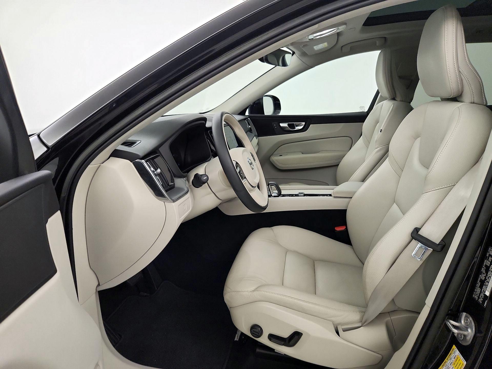 Thumbnail: 2023 Volvo XC60 - 11