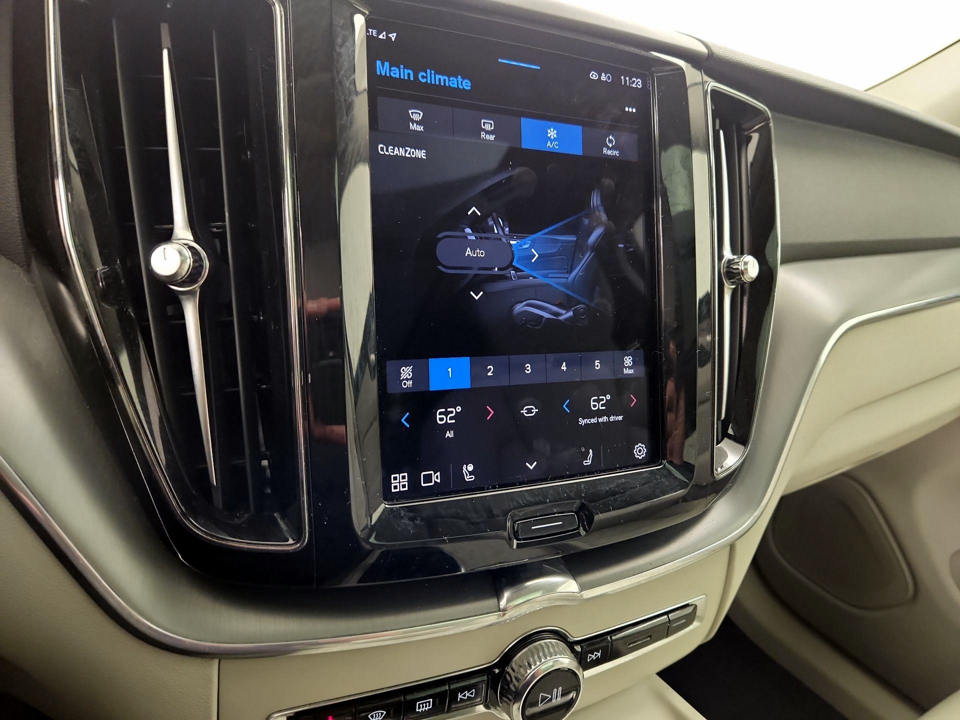 Thumbnail: 2023 Volvo XC60 - 17