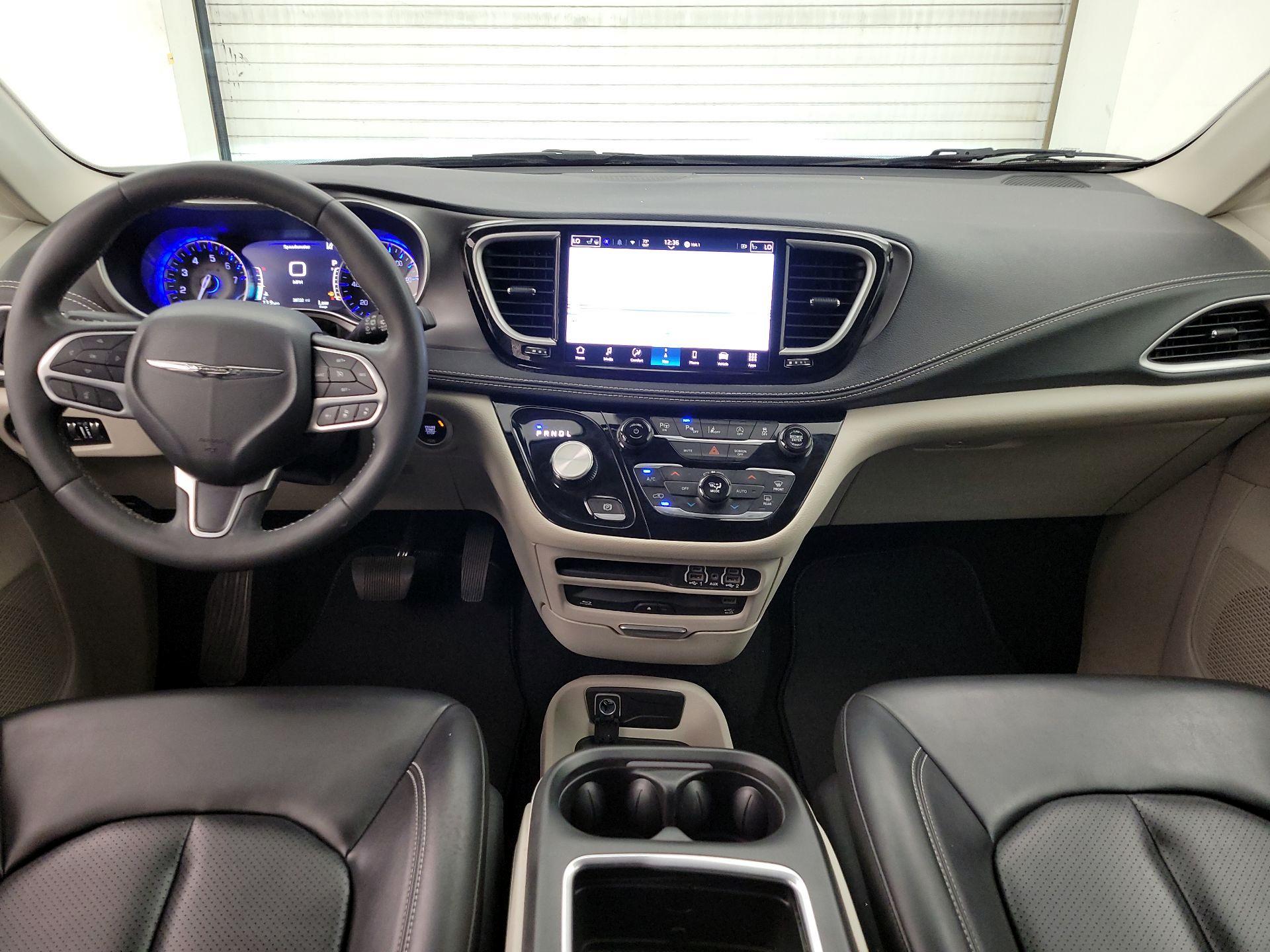 Thumbnail: 2023 Chrysler Pacifica - 9