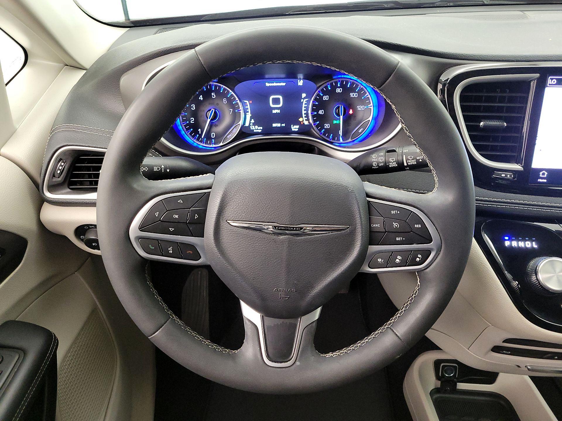 Thumbnail: 2023 Chrysler Pacifica - 10