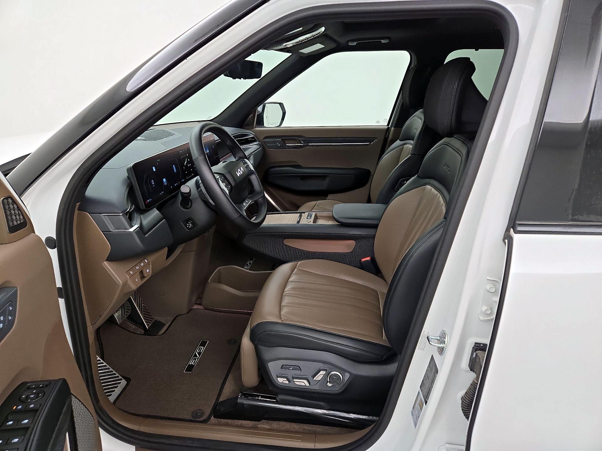 Thumbnail: 2024 Kia EV9 - 11