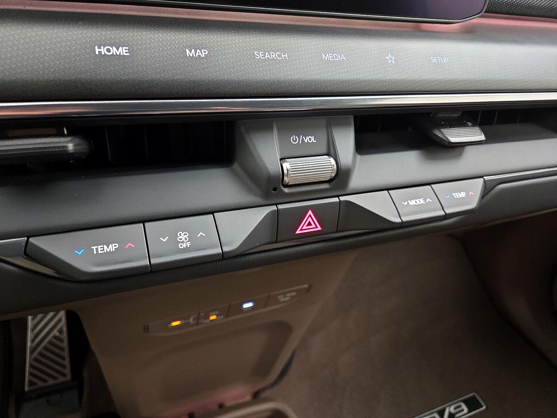 Thumbnail: 2024 Kia EV9 - 17