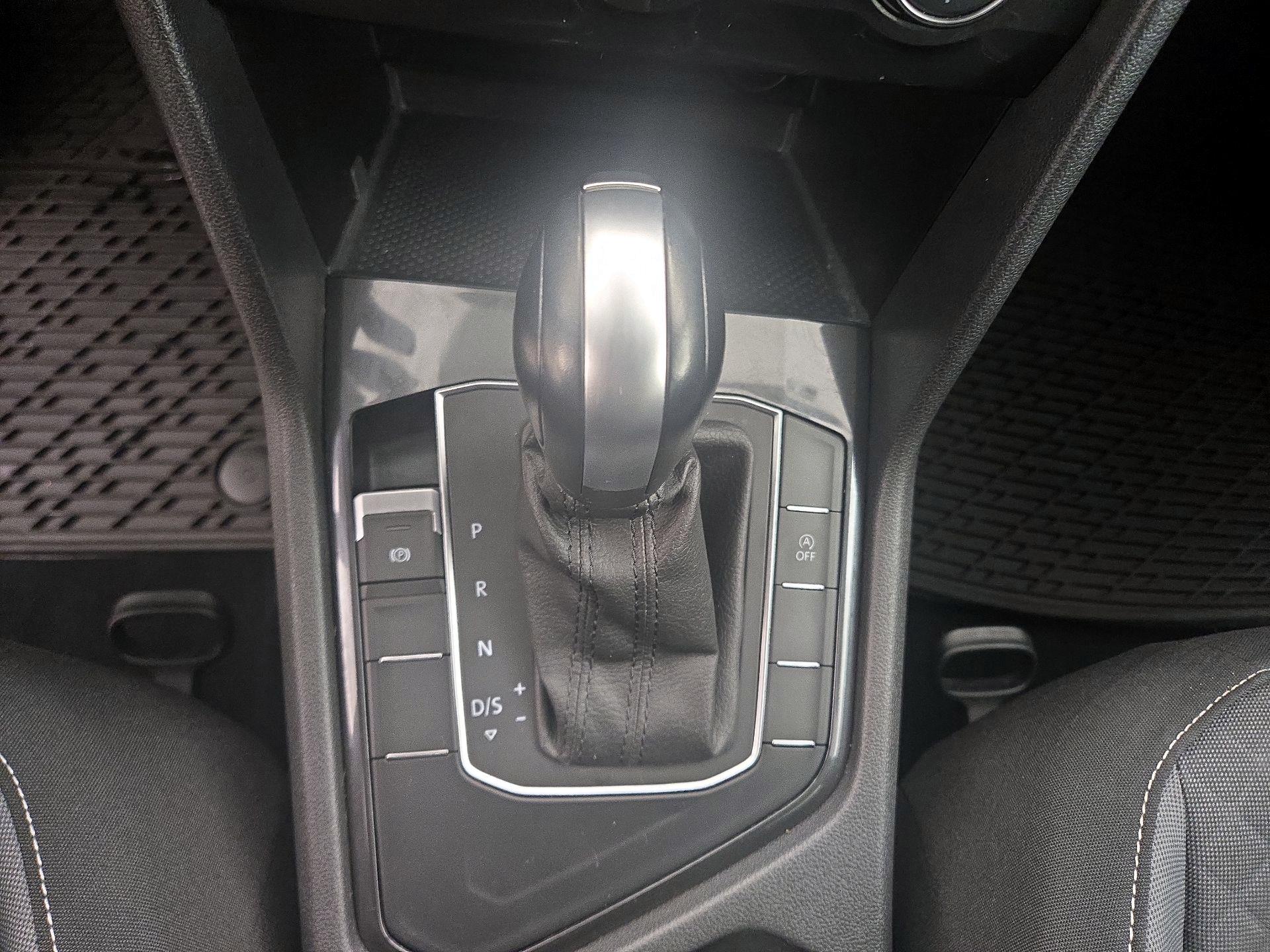 Thumbnail: 2021 Volkswagen Tiguan - 17