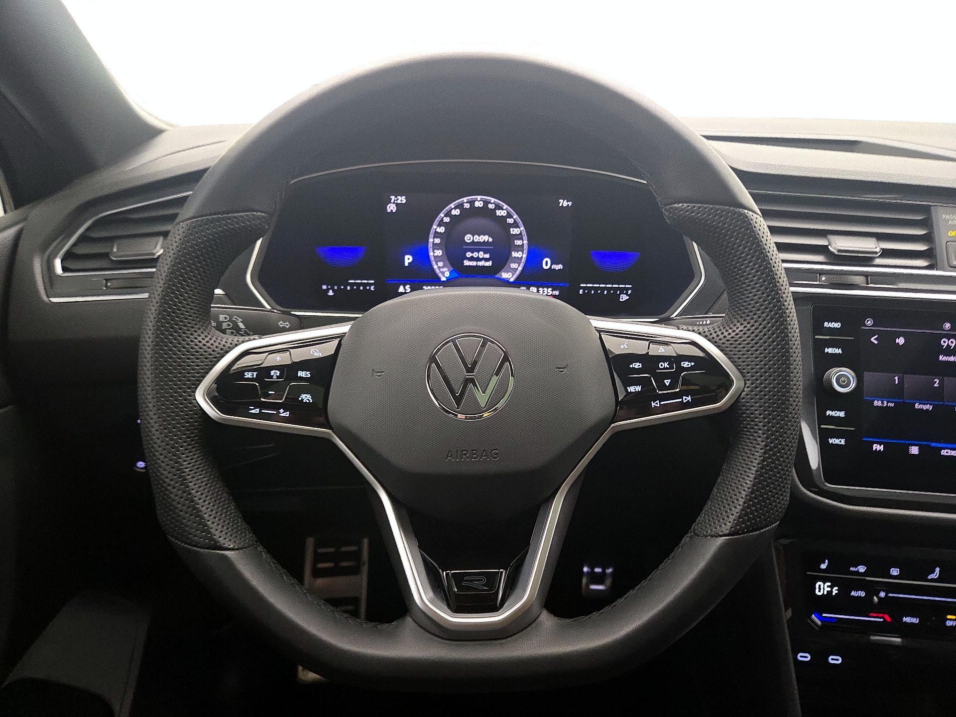 Thumbnail: 2022 Volkswagen Tiguan - 10