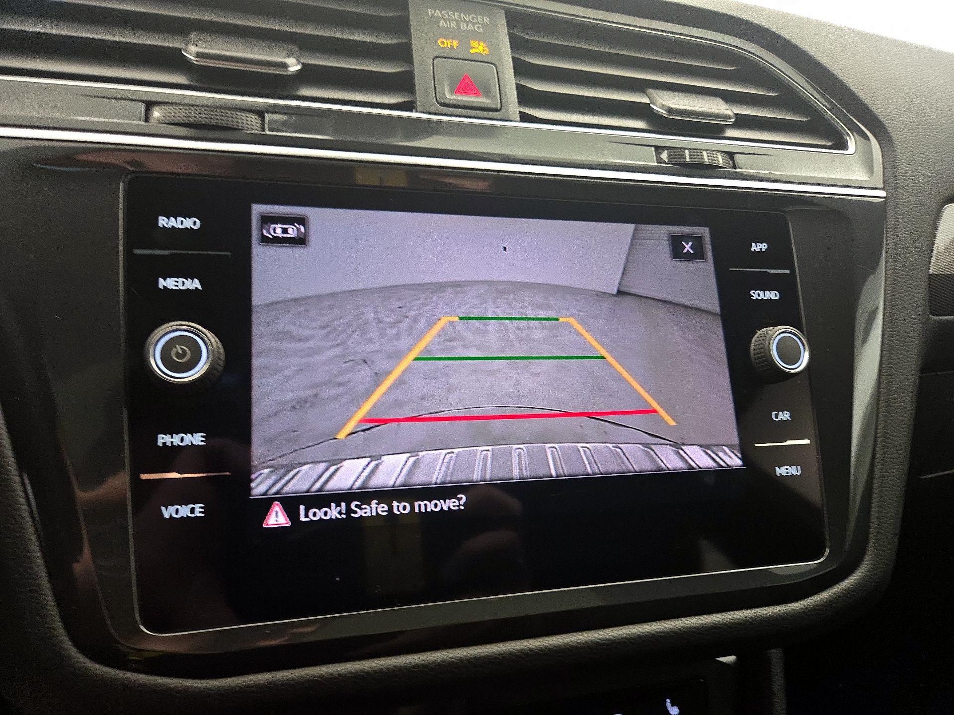 Thumbnail: 2022 Volkswagen Tiguan - 14