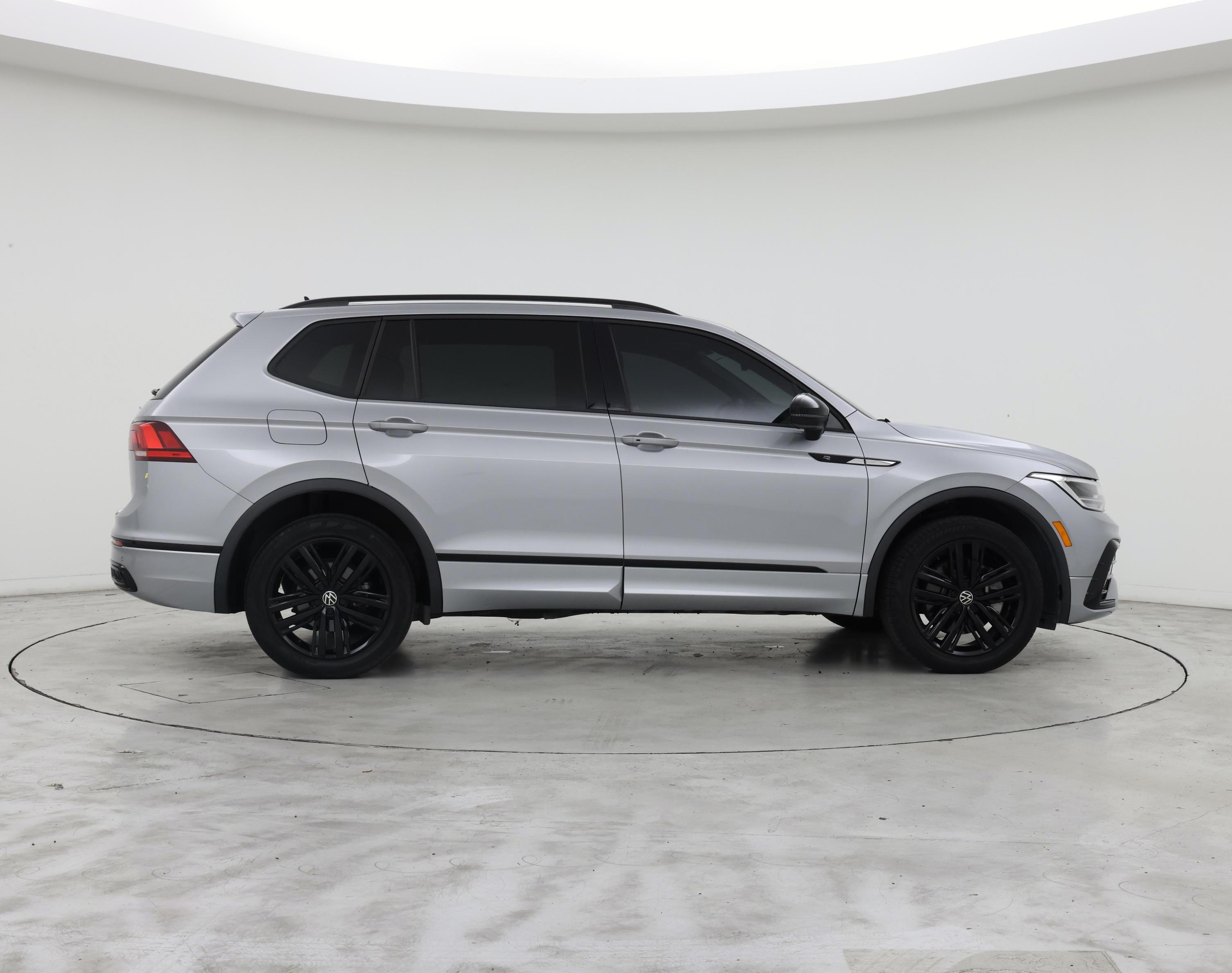 Thumbnail: 2022 Volkswagen Tiguan - 7