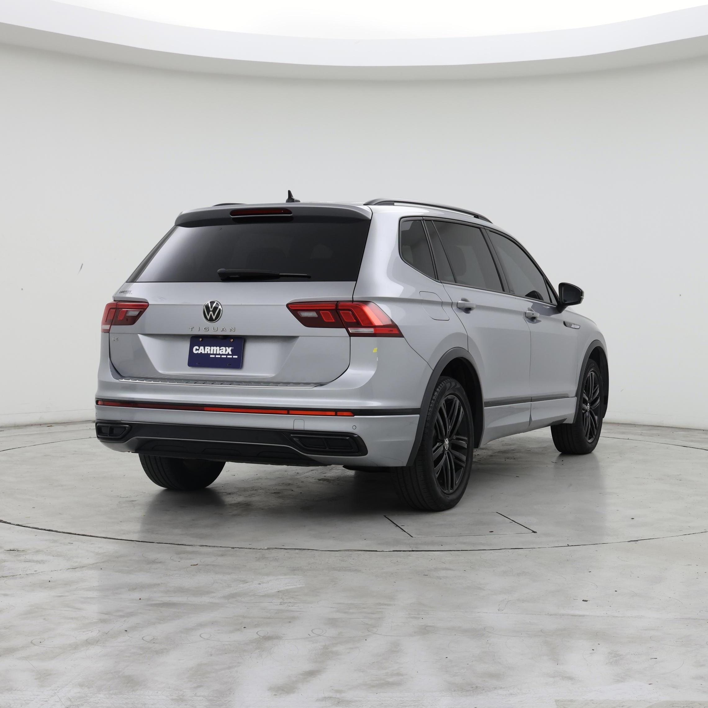 Thumbnail: 2022 Volkswagen Tiguan - 8