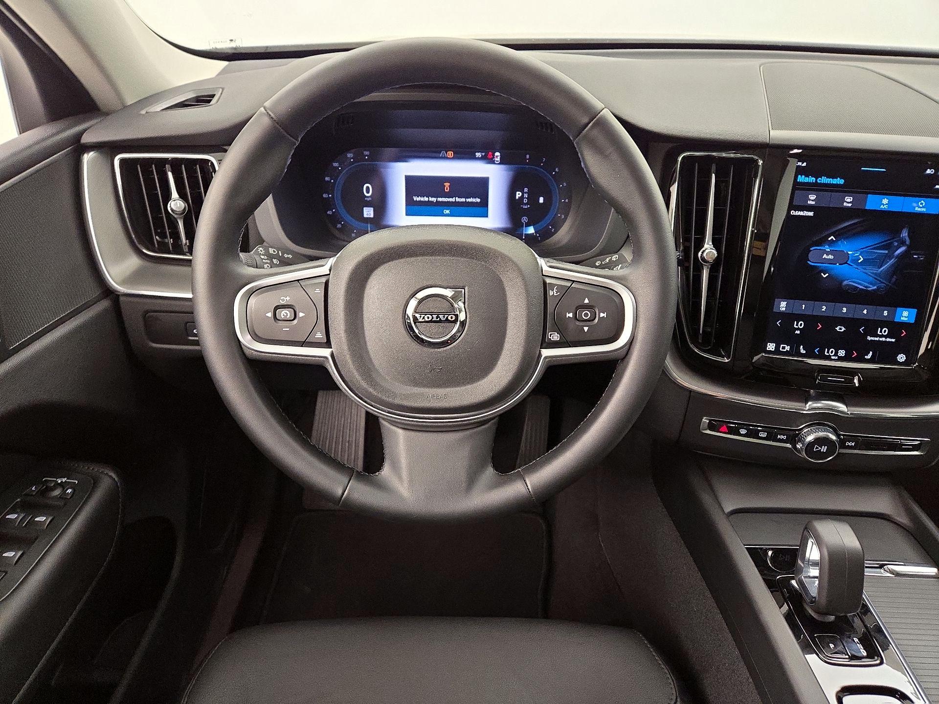 Thumbnail: 2025 Volvo XC60 - 10