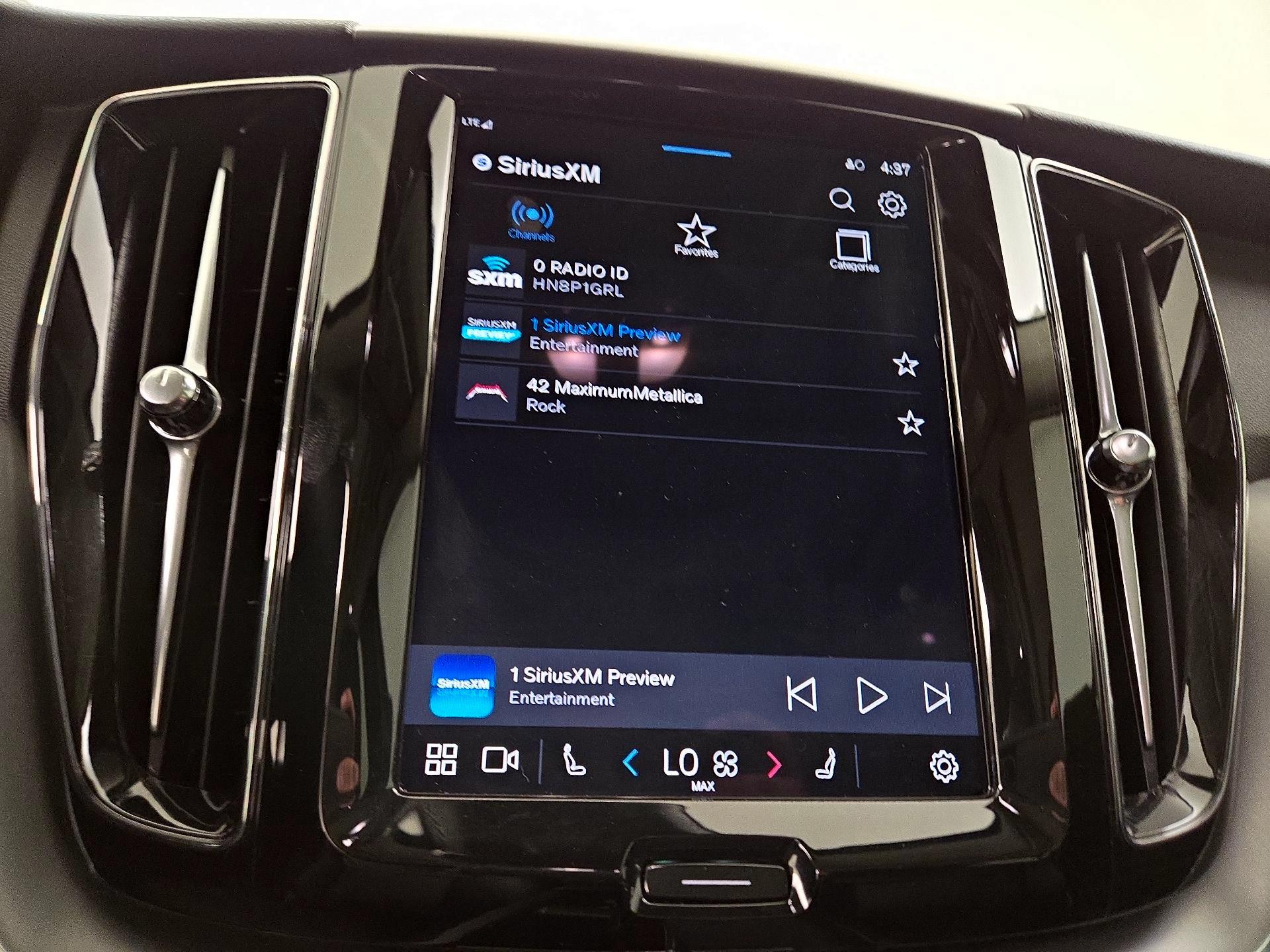 Thumbnail: 2025 Volvo XC60 - 15