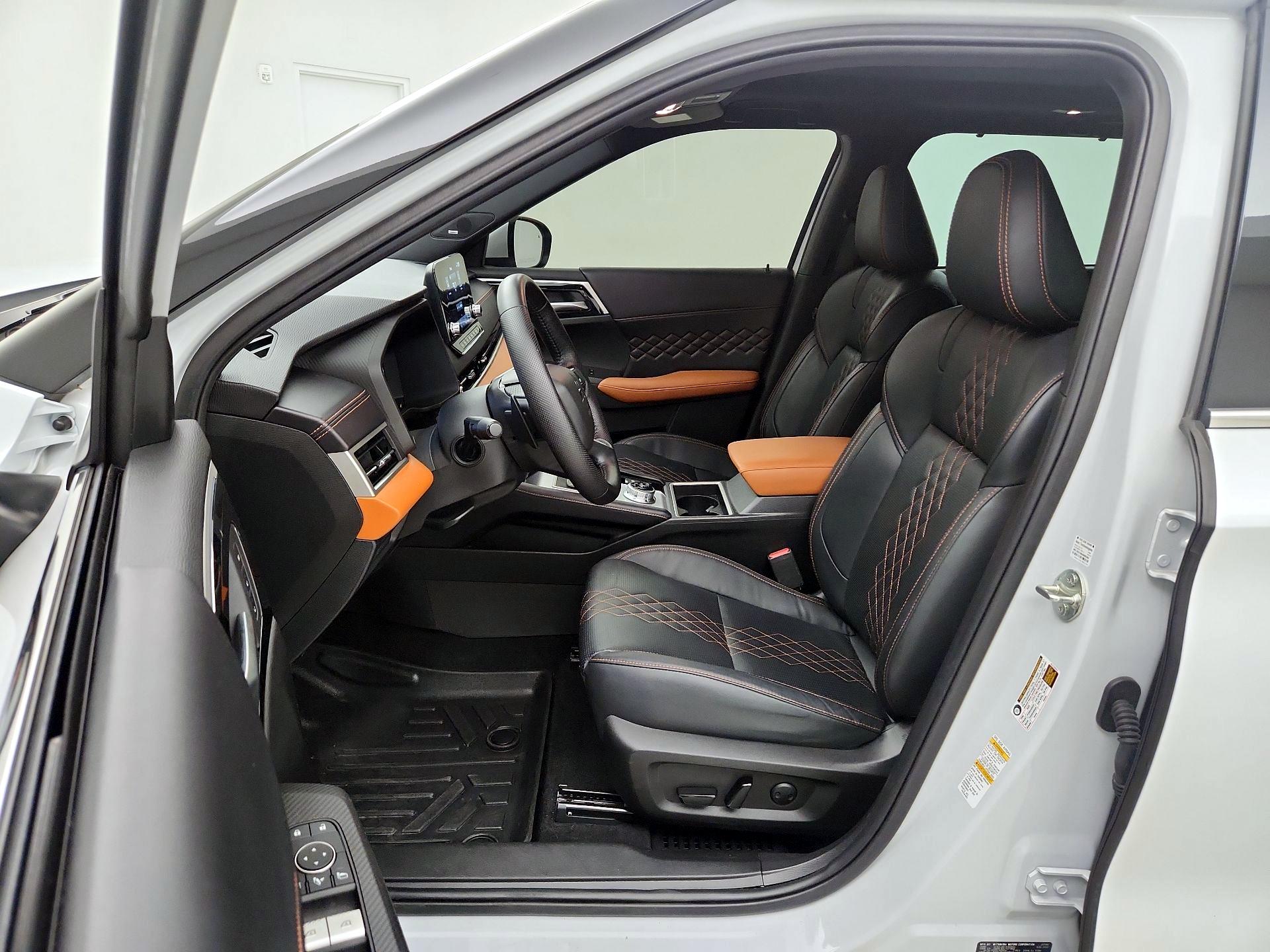Thumbnail: 2022 Mitsubishi Outlander - 11