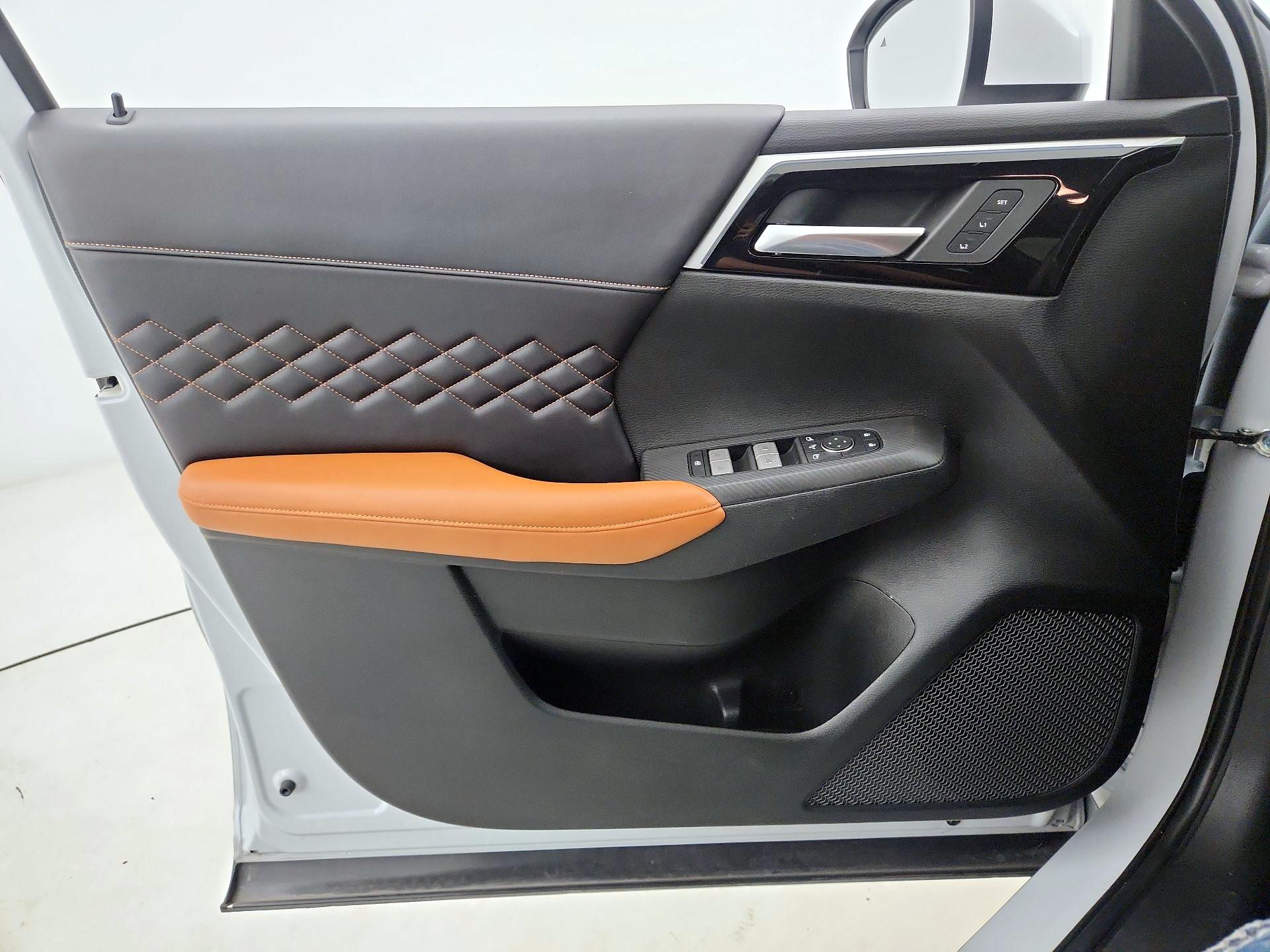 Thumbnail: 2022 Mitsubishi Outlander - 12