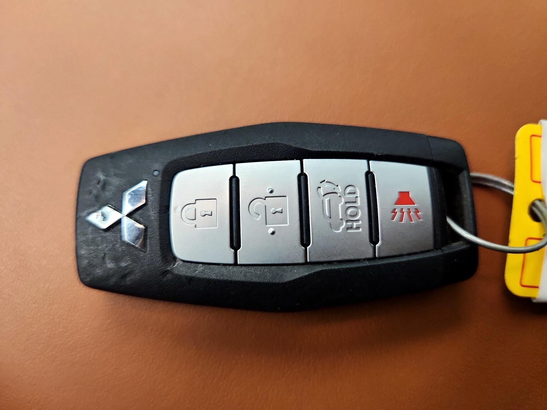 Thumbnail: 2022 Mitsubishi Outlander - 18