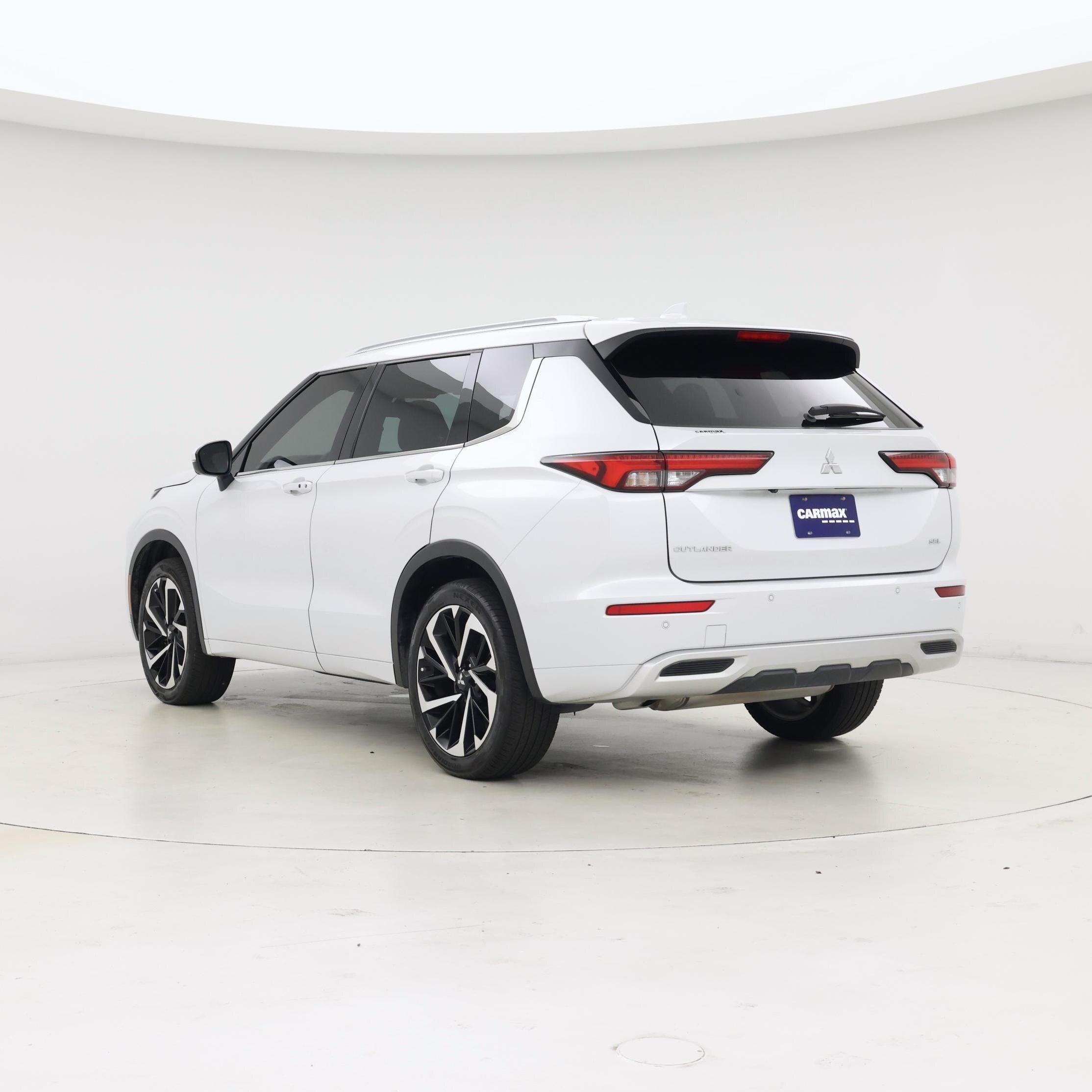 Thumbnail: 2022 Mitsubishi Outlander - 2