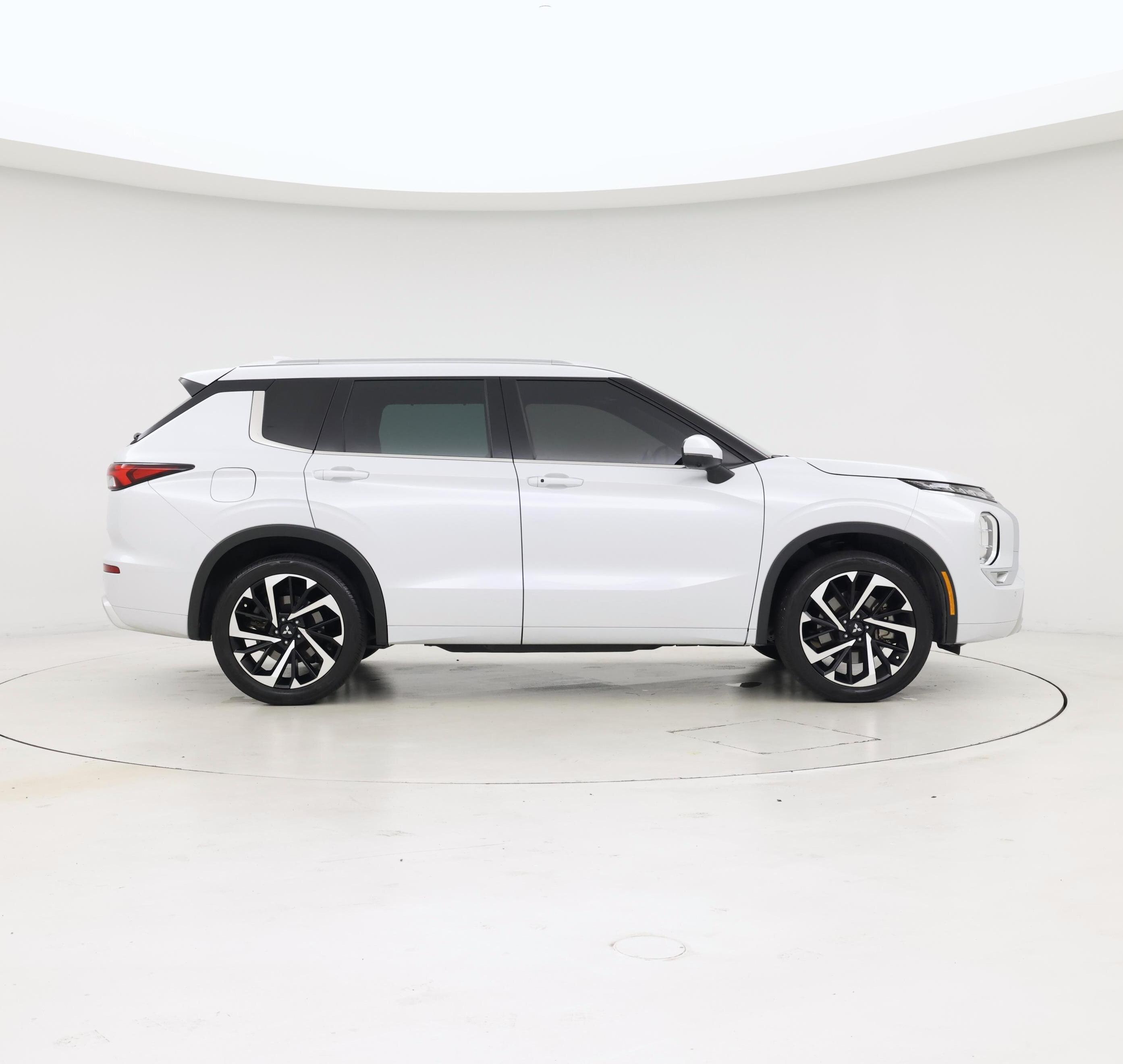 Thumbnail: 2022 Mitsubishi Outlander - 7