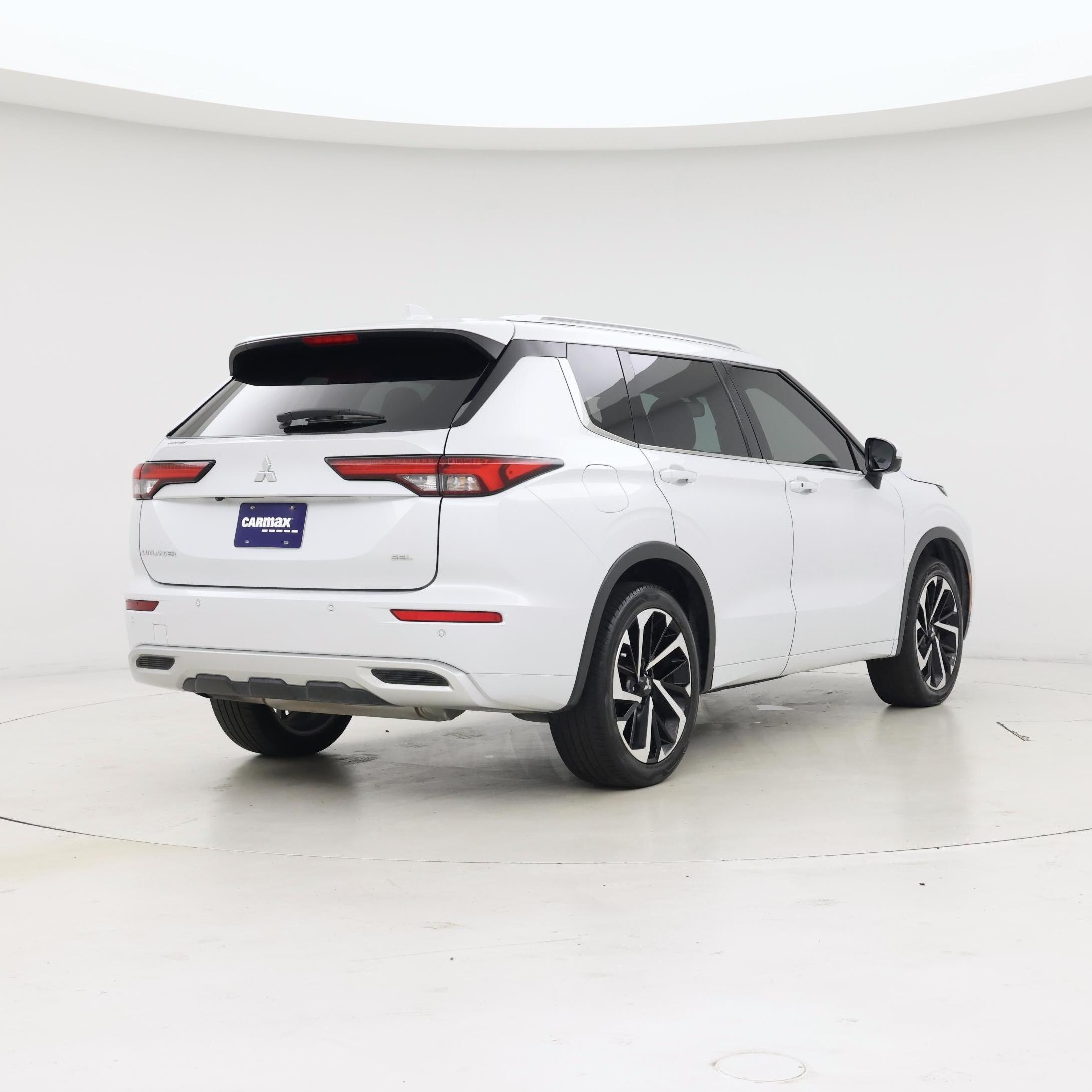 Thumbnail: 2022 Mitsubishi Outlander - 8